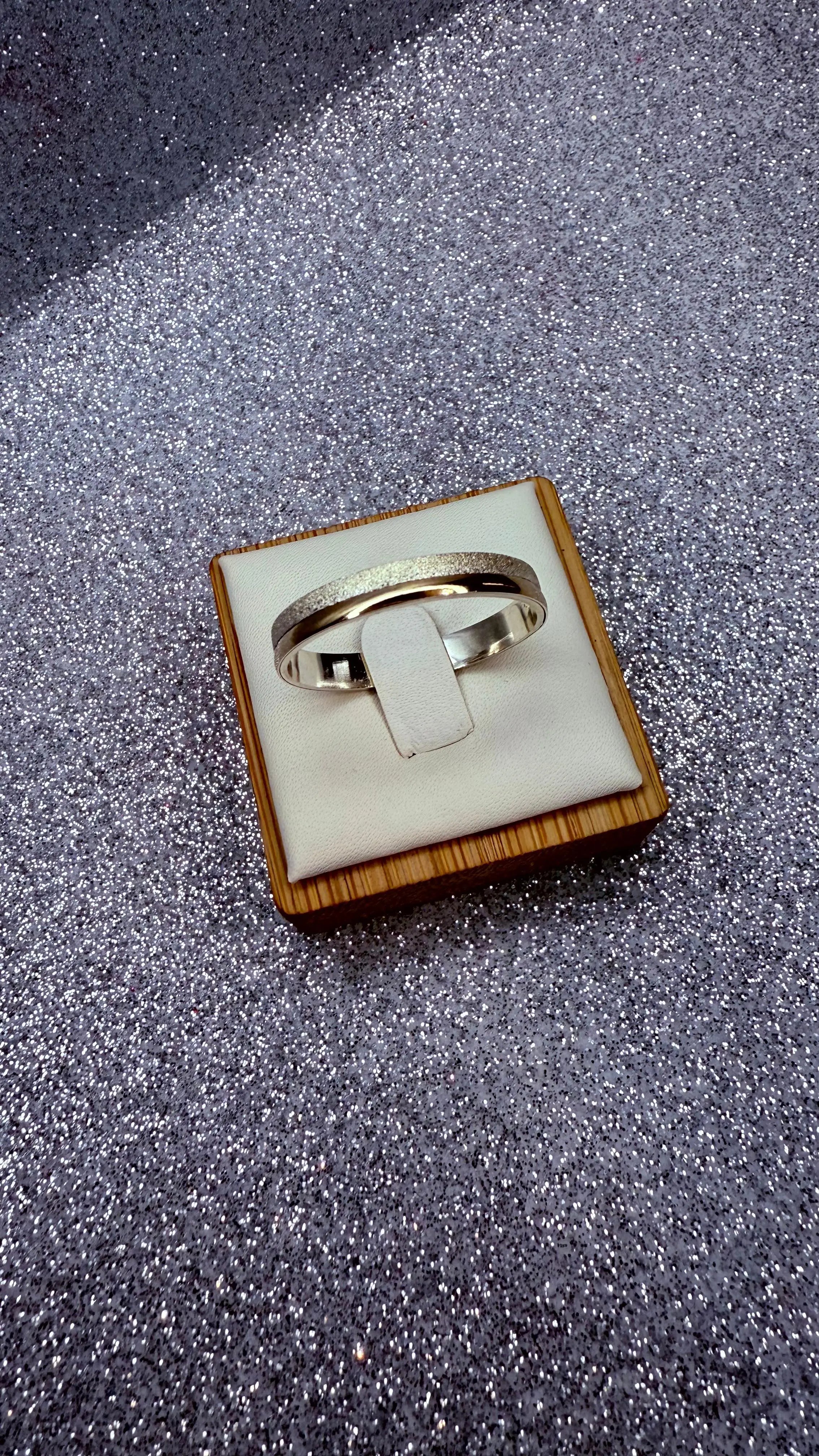 Anillo Argolla Diseño Bicolor 4mm Grosor