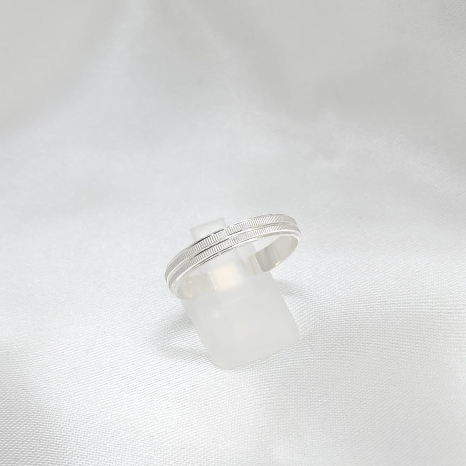 Anillo Argolla Diseño linea al medio 4mm Grosor Plata 925