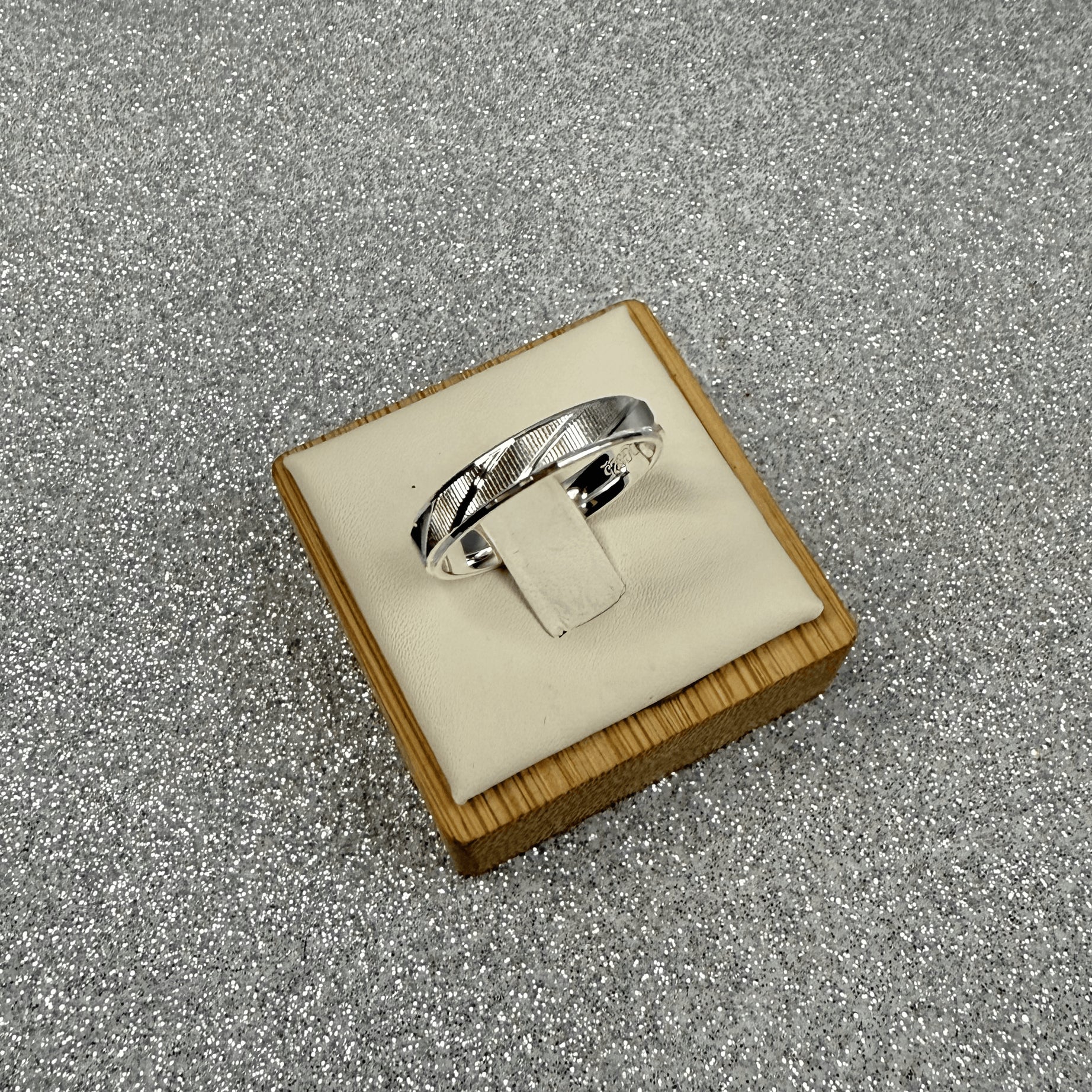 Anillo Argolla Diseño rayas 4mm Grosor unisex Plata 925