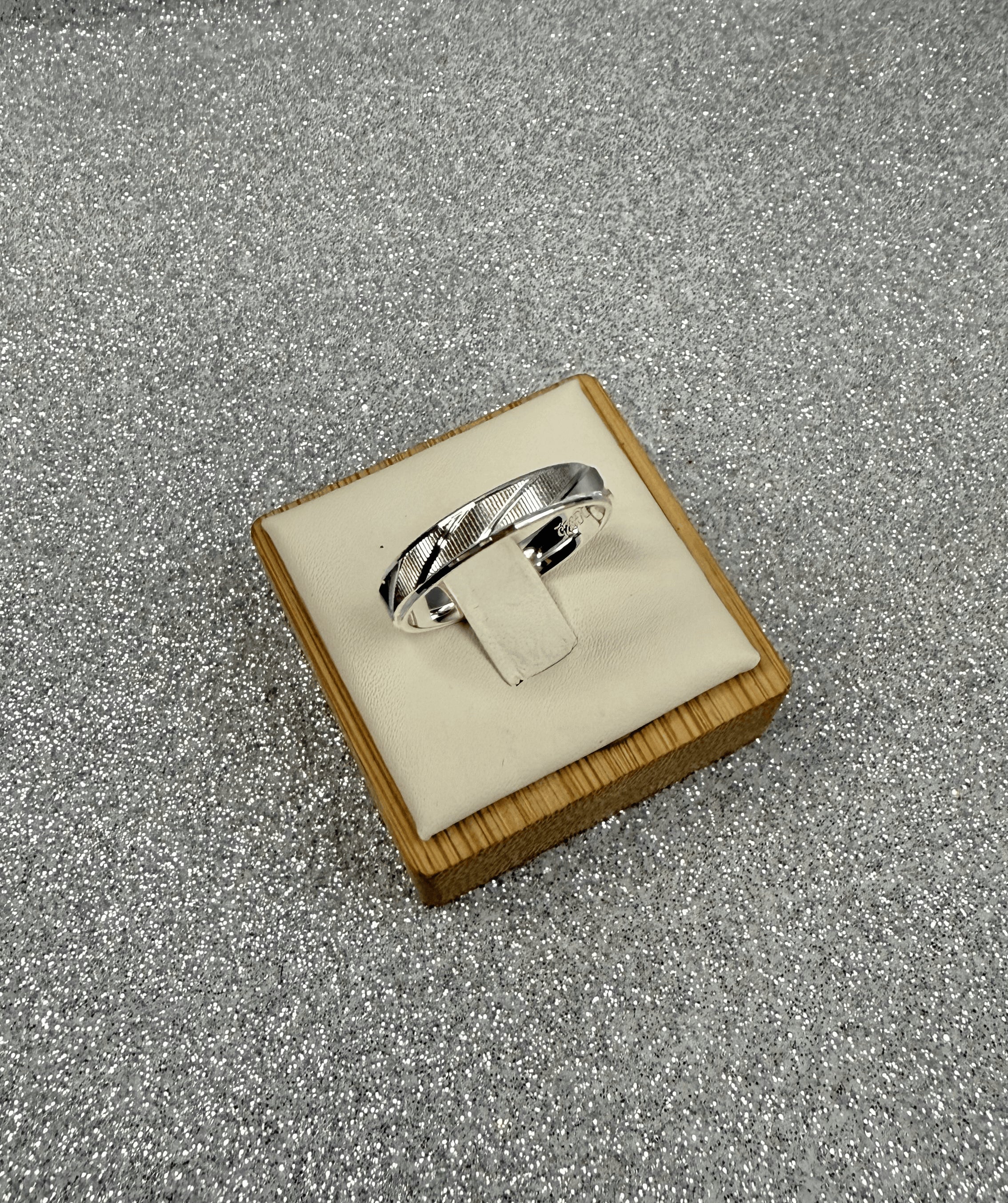 Anillo Argolla Diseño rayas 4mm Grosor unisex Plata 925