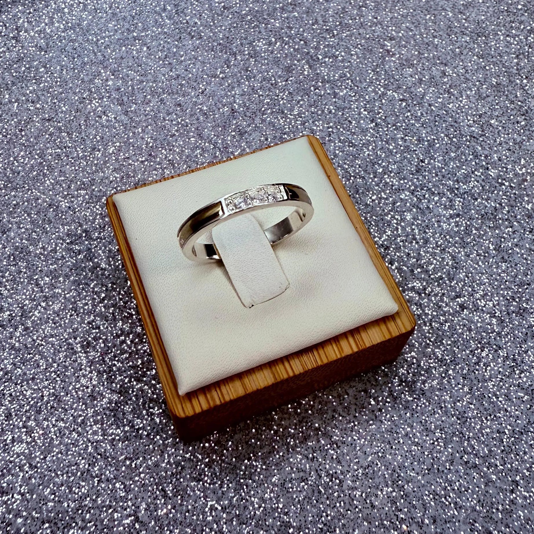 Anillo Dama Diseño Cintillo con micro circón