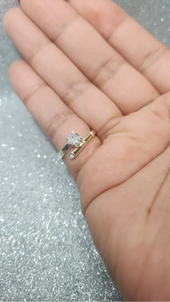 Anillo Dama Diseño Circón Punto de luz P.925 con Oro de 14k.