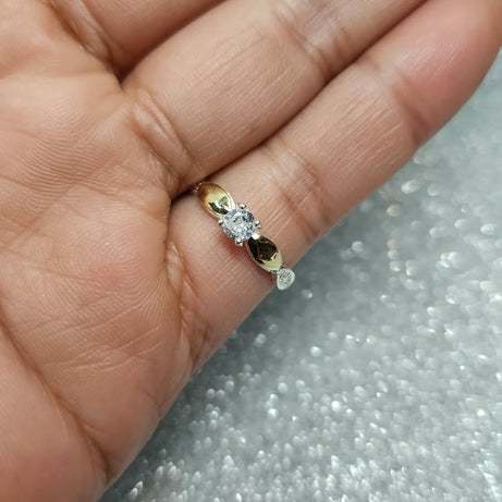 Anillo Dama Diseño Circón solitario P.925 con Oro de 14kilates