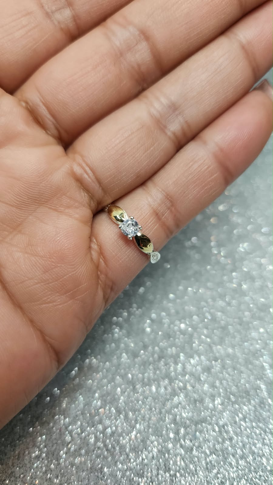 Anillo Dama Diseño Circón solitario P.925 con Oro de 14kilates