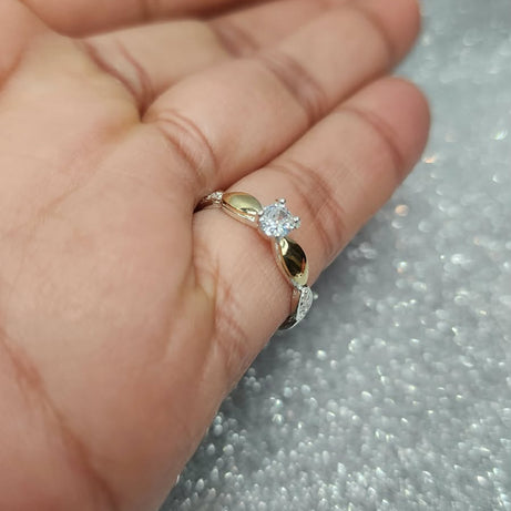 Anillo Dama Diseño Circón solitario P.925 con Oro de 14kilates