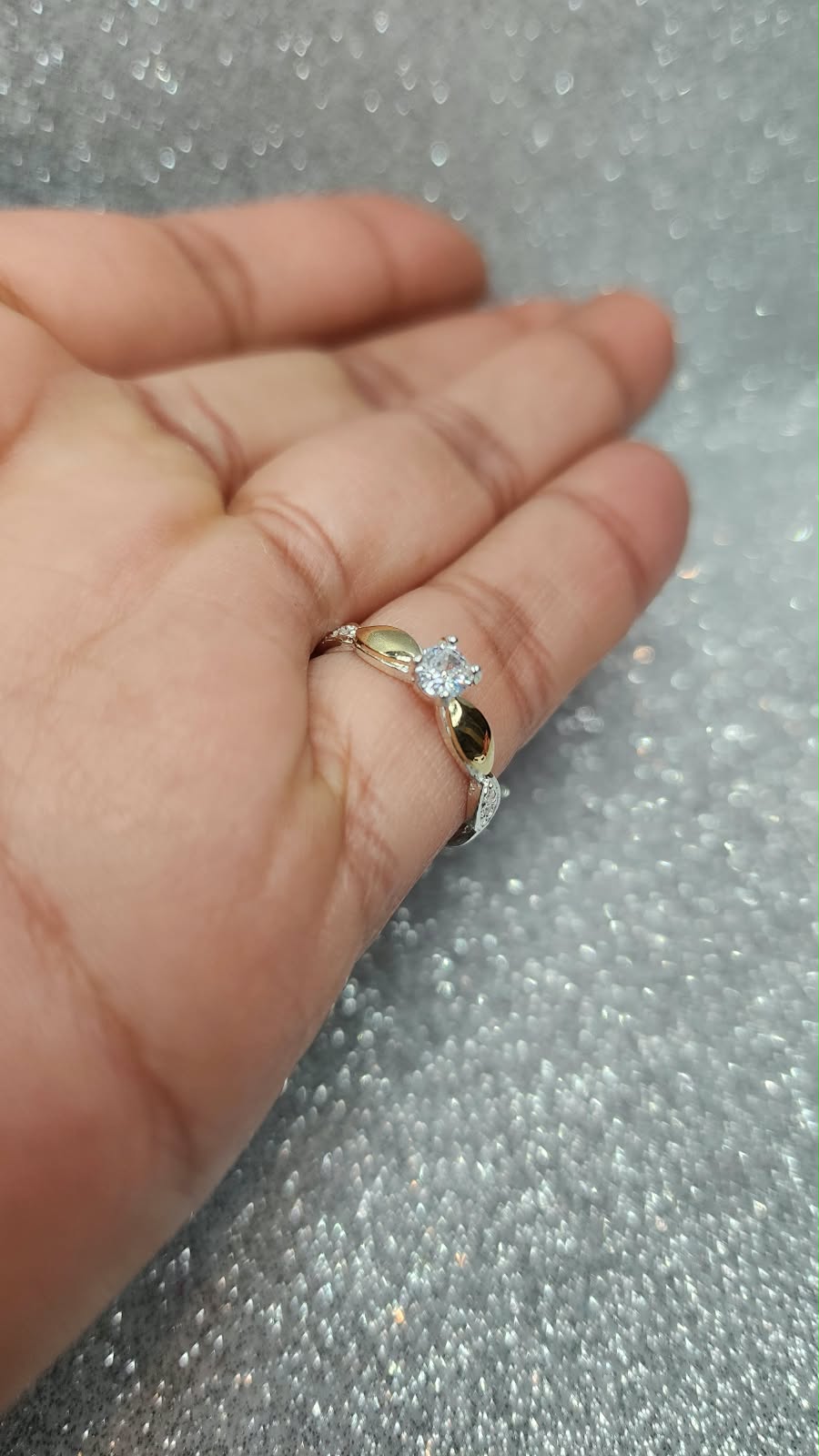 Anillo Dama Diseño Circón solitario P.925 con Oro de 14kilates