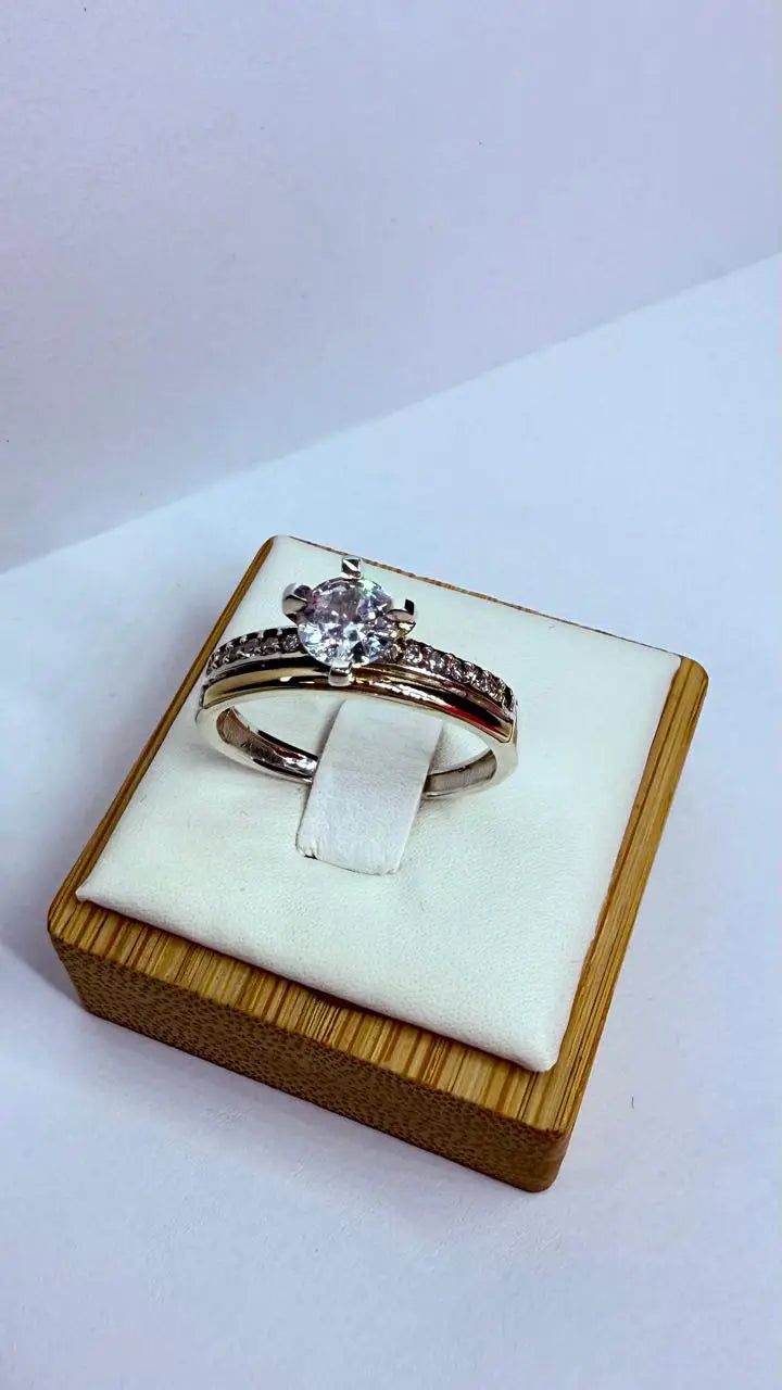 Anillo Dama Diseño Circón P.925 con Oro de 14k.
