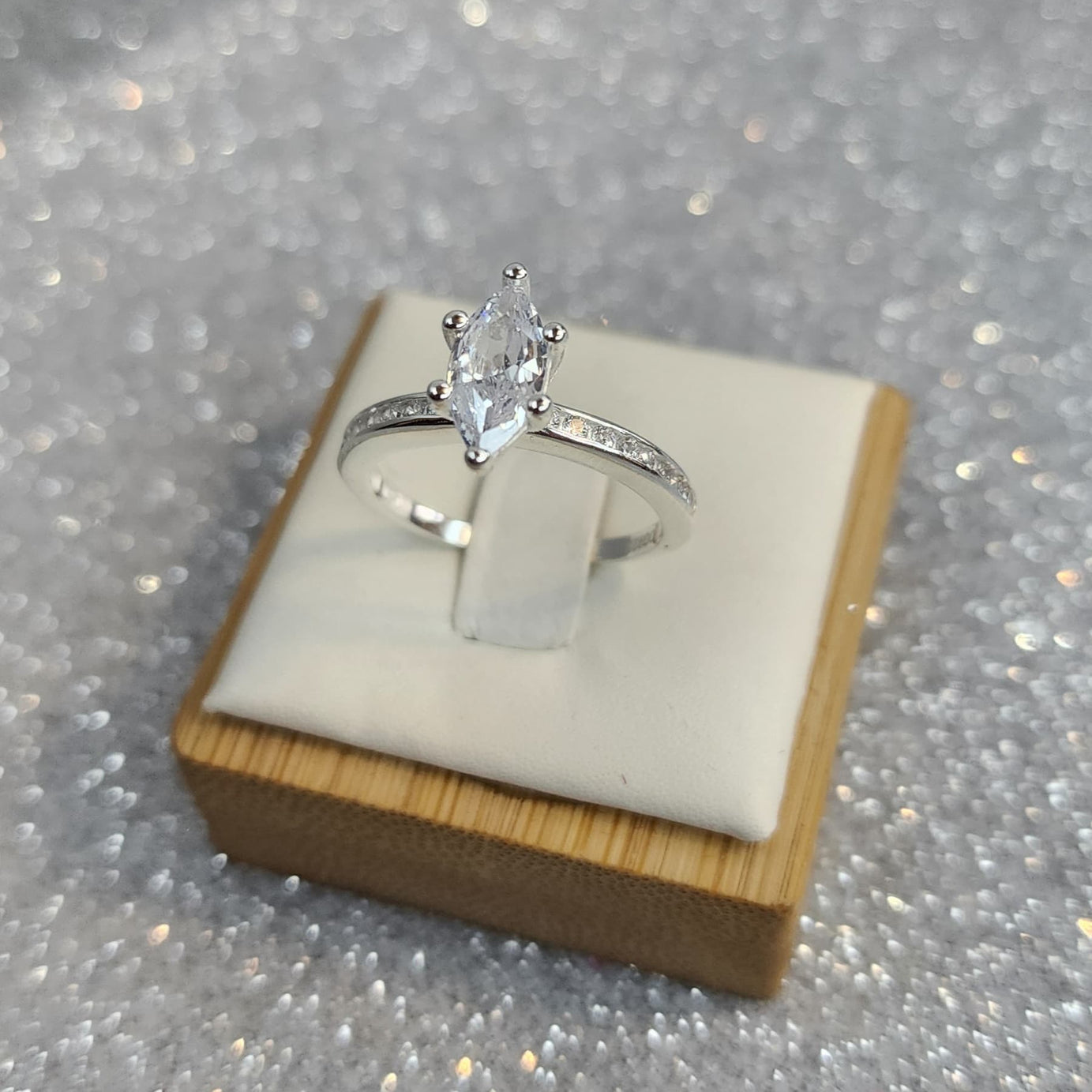 Anillo Dama Circón con incrustaciones de Microcircones P.925