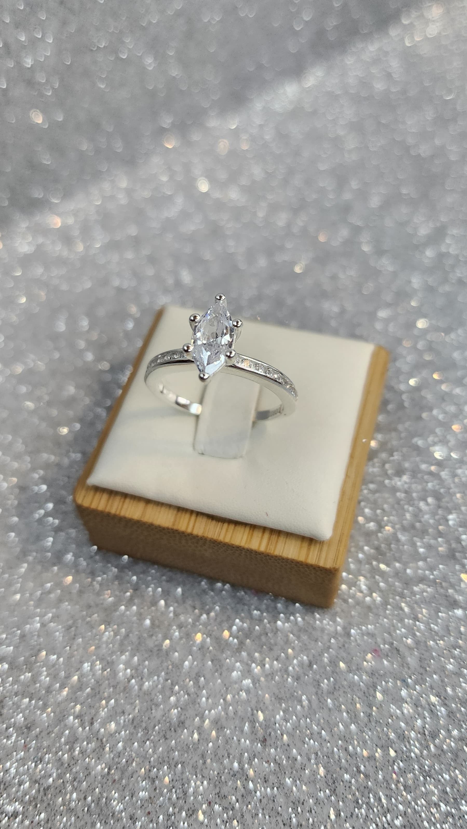 Anillo Dama Circón con incrustaciones de Microcircones P.925