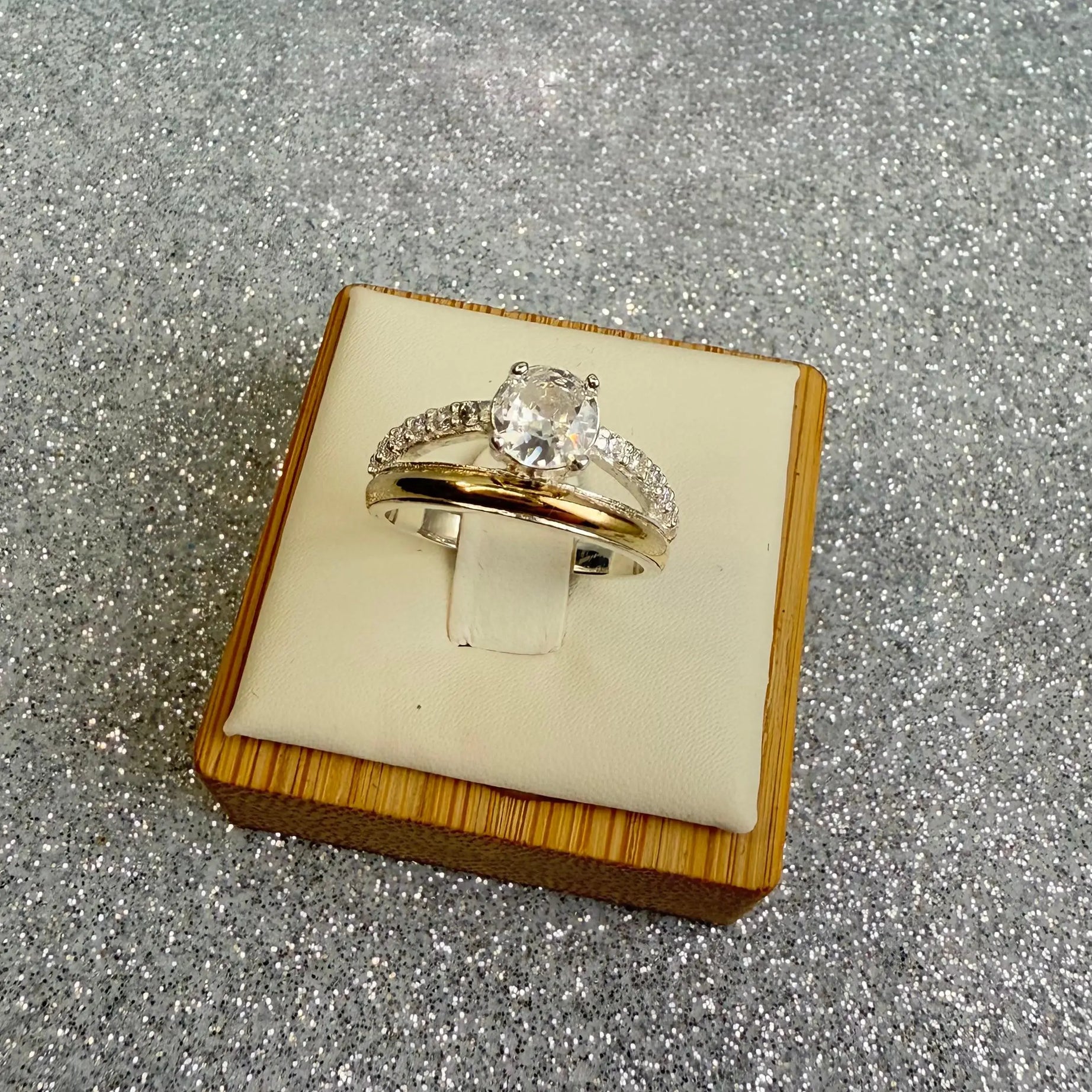 Anillo Dama Diseño Circón P.925 con Oro de 14kilates