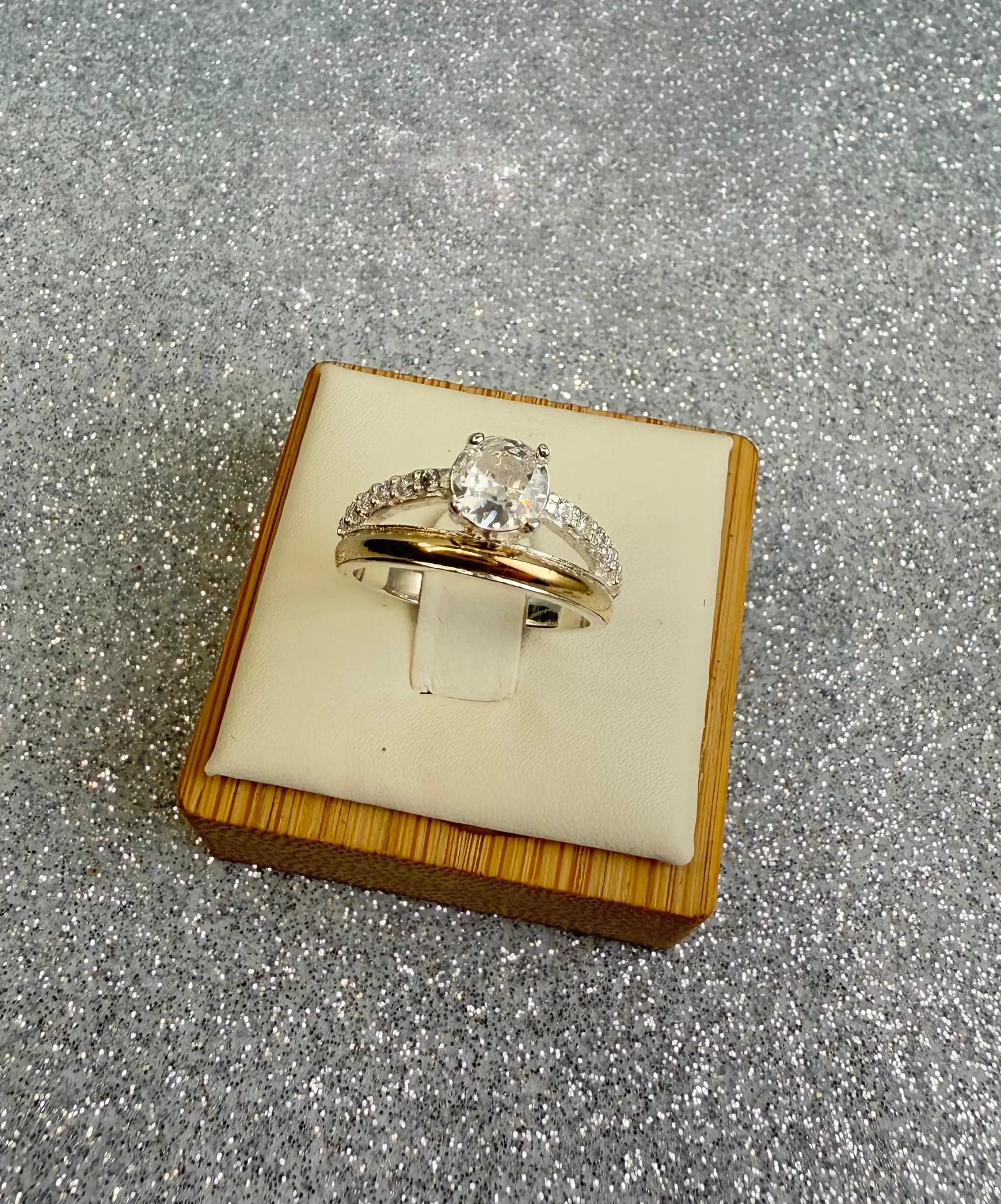 Anillo Dama Diseño Circón P.925 con Oro de 14kilates