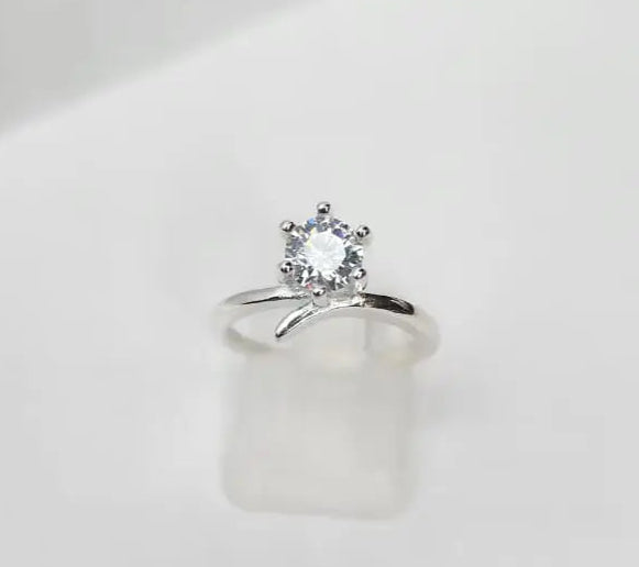 Anillo Dama Diseño Circón en Plata fina ley 925