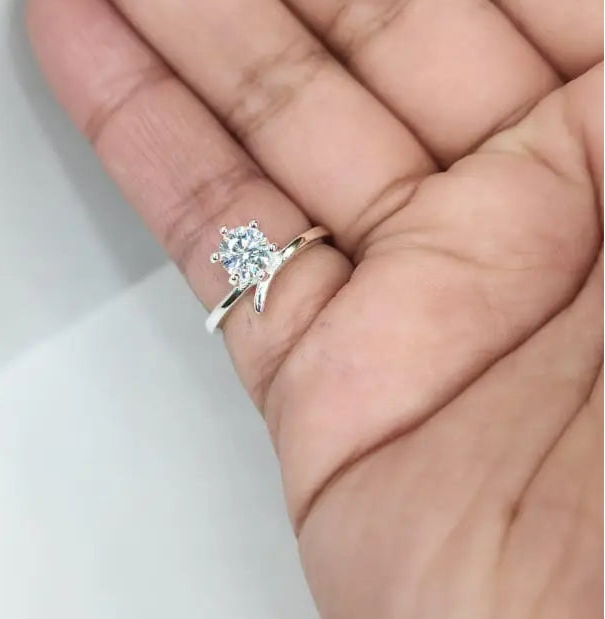 Anillo Dama Diseño Circón en Plata fina ley 925