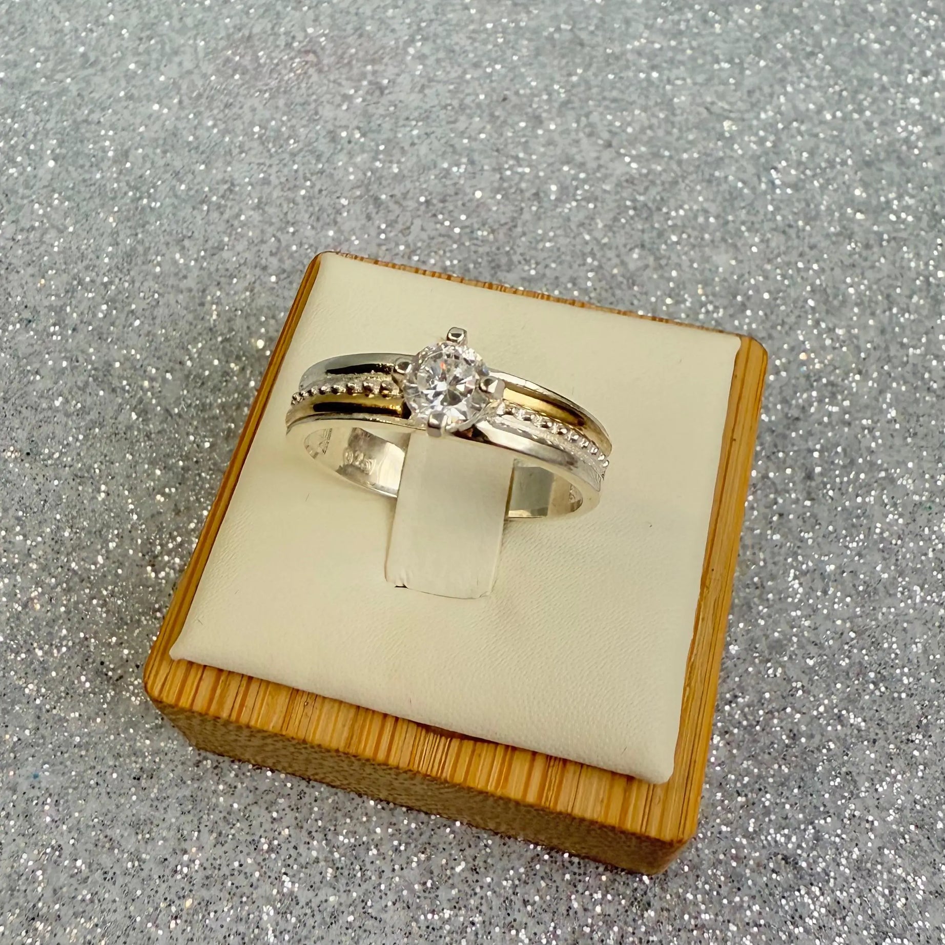 Anillo Dama Diseño Circon solitarioP.925 con Oro de 14k