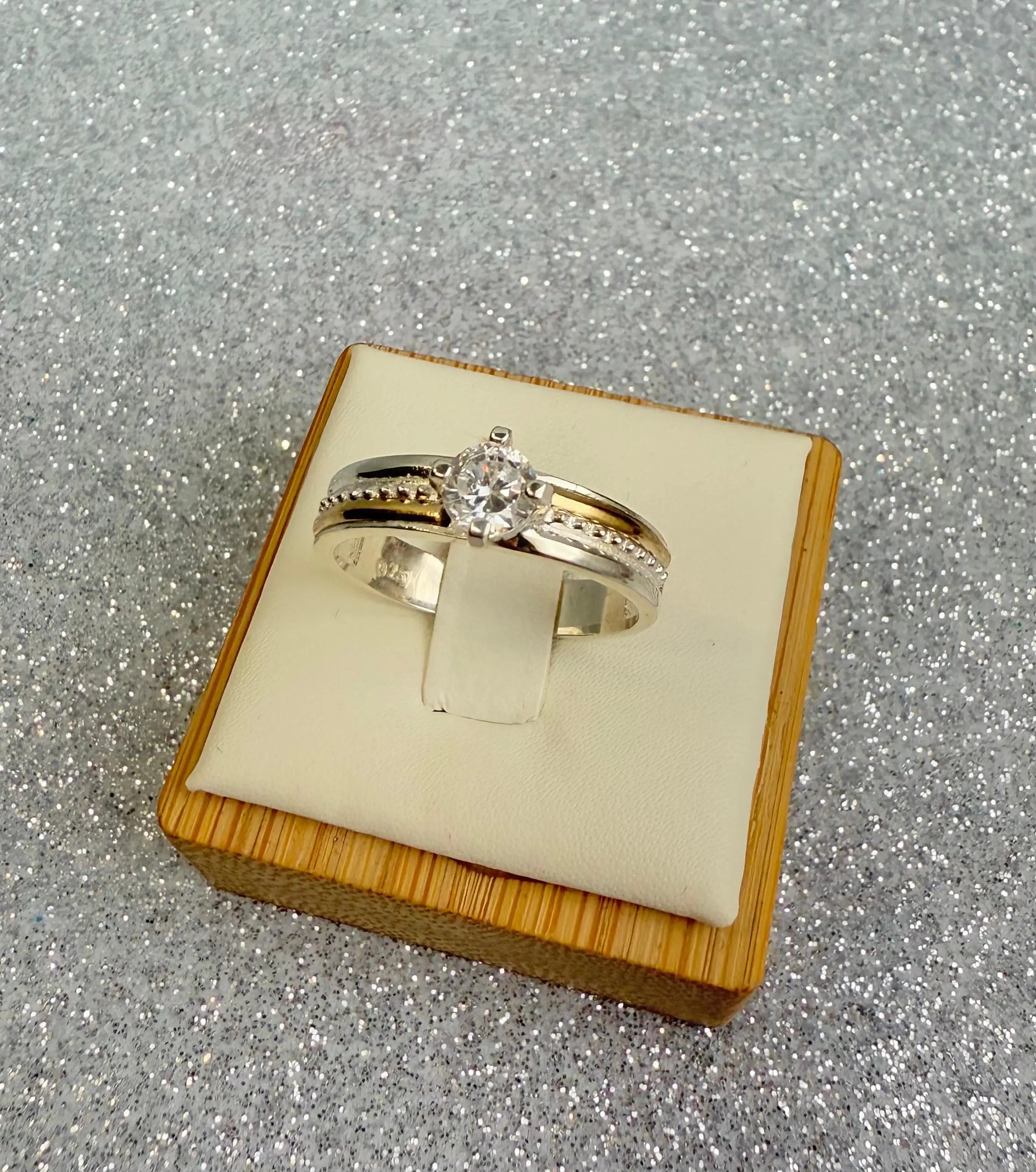 Anillo Dama Diseño Circon solitarioP.925 con Oro de 14k