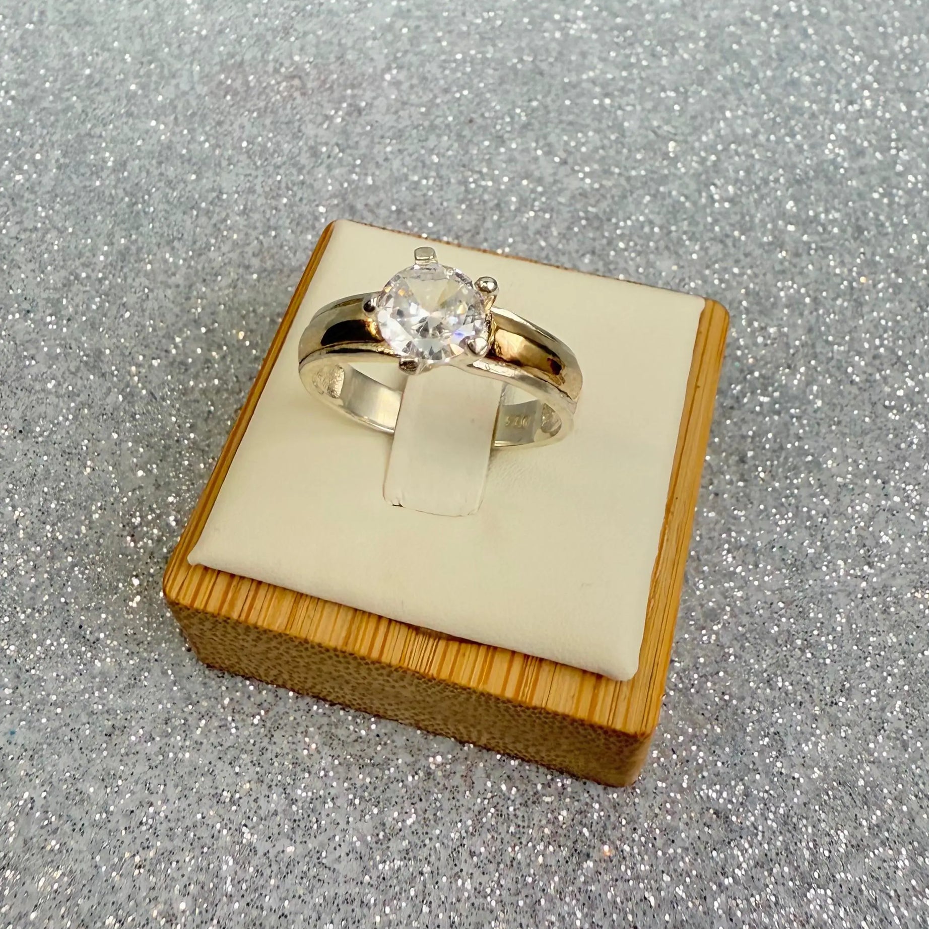 Anillo Dama Diseño Circon solitario G P.925 con Oro de 14k