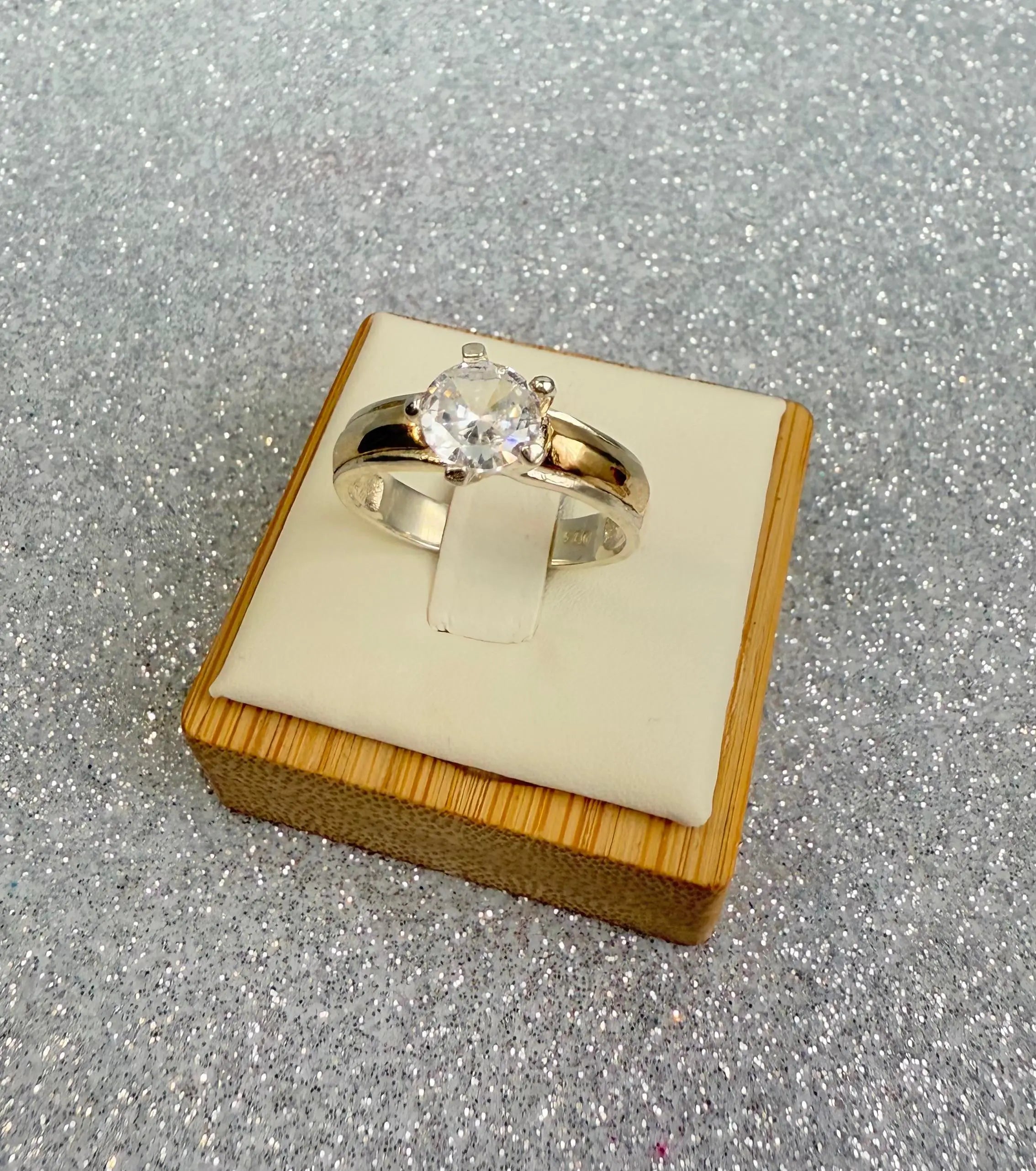 Anillo Dama Diseño Circon solitario G P.925 con Oro de 14k