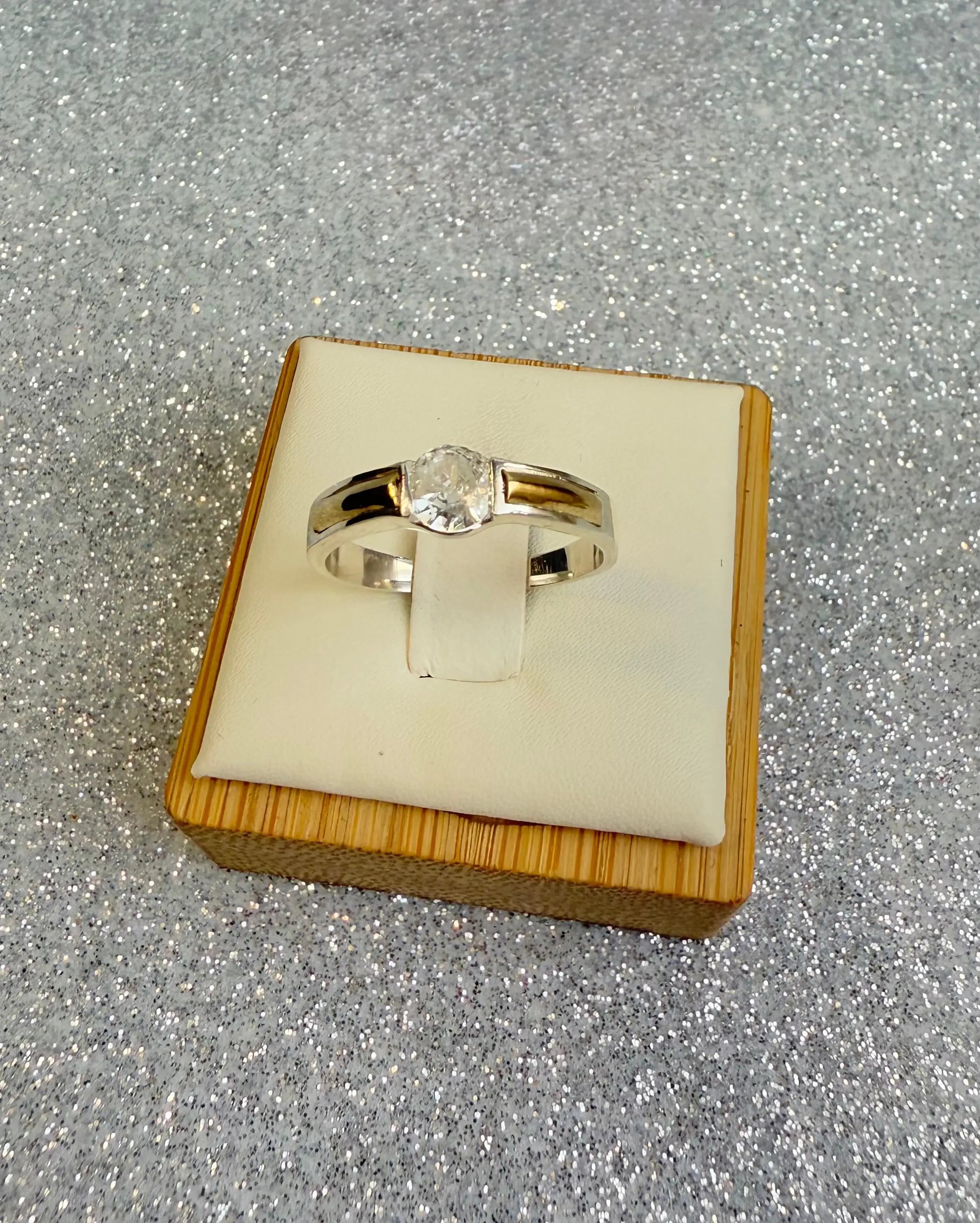 Anillo Dama  Diseño Circon solitario P.925 con Oro de 14k