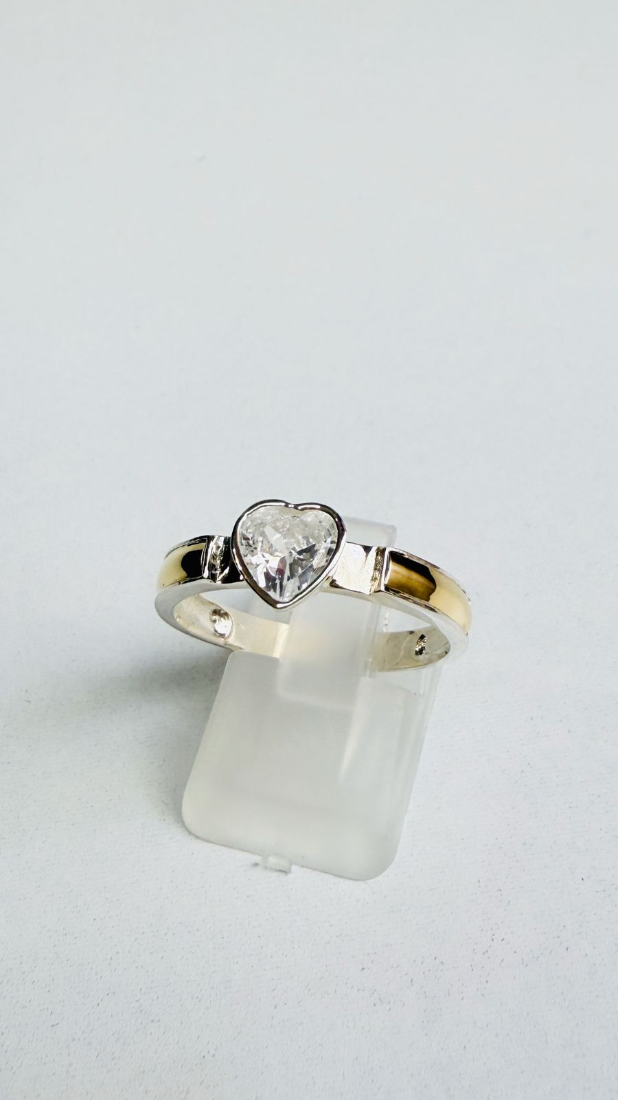 Anillo Dama Diseño Corazón Circón P.925 con Oro de 14k.