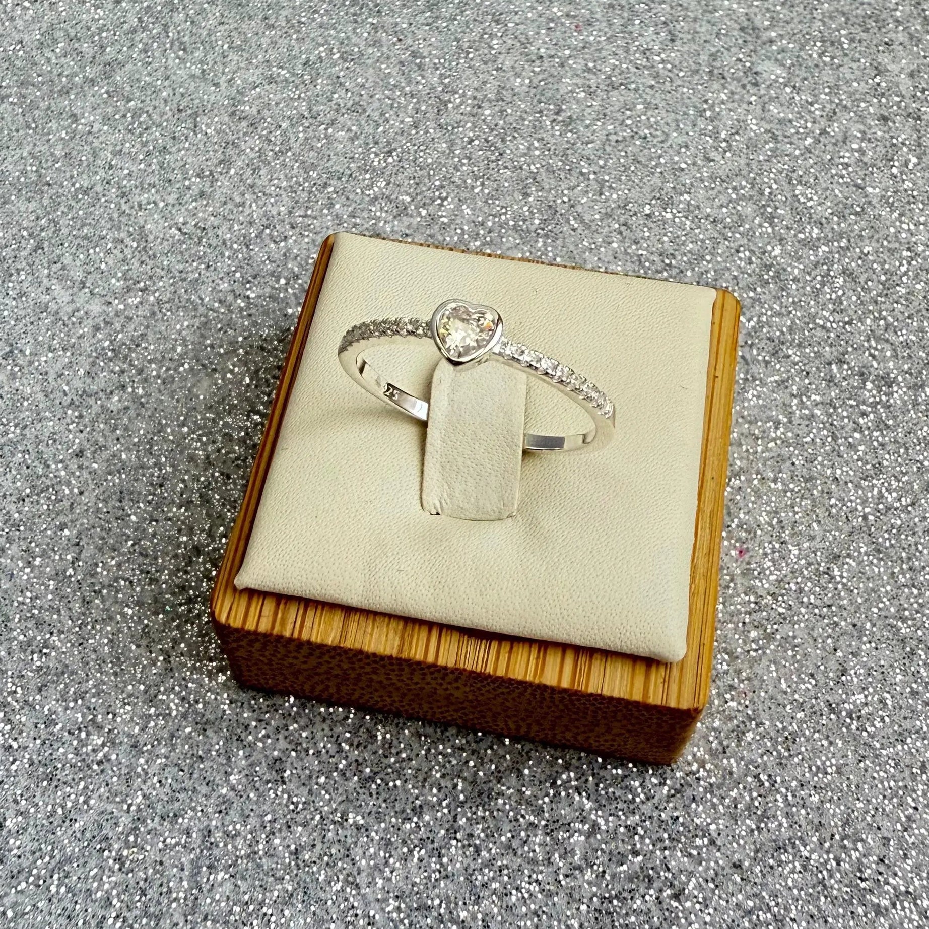 Anillo Dama Diseño Corazón Cristal Plata fina ley 925
