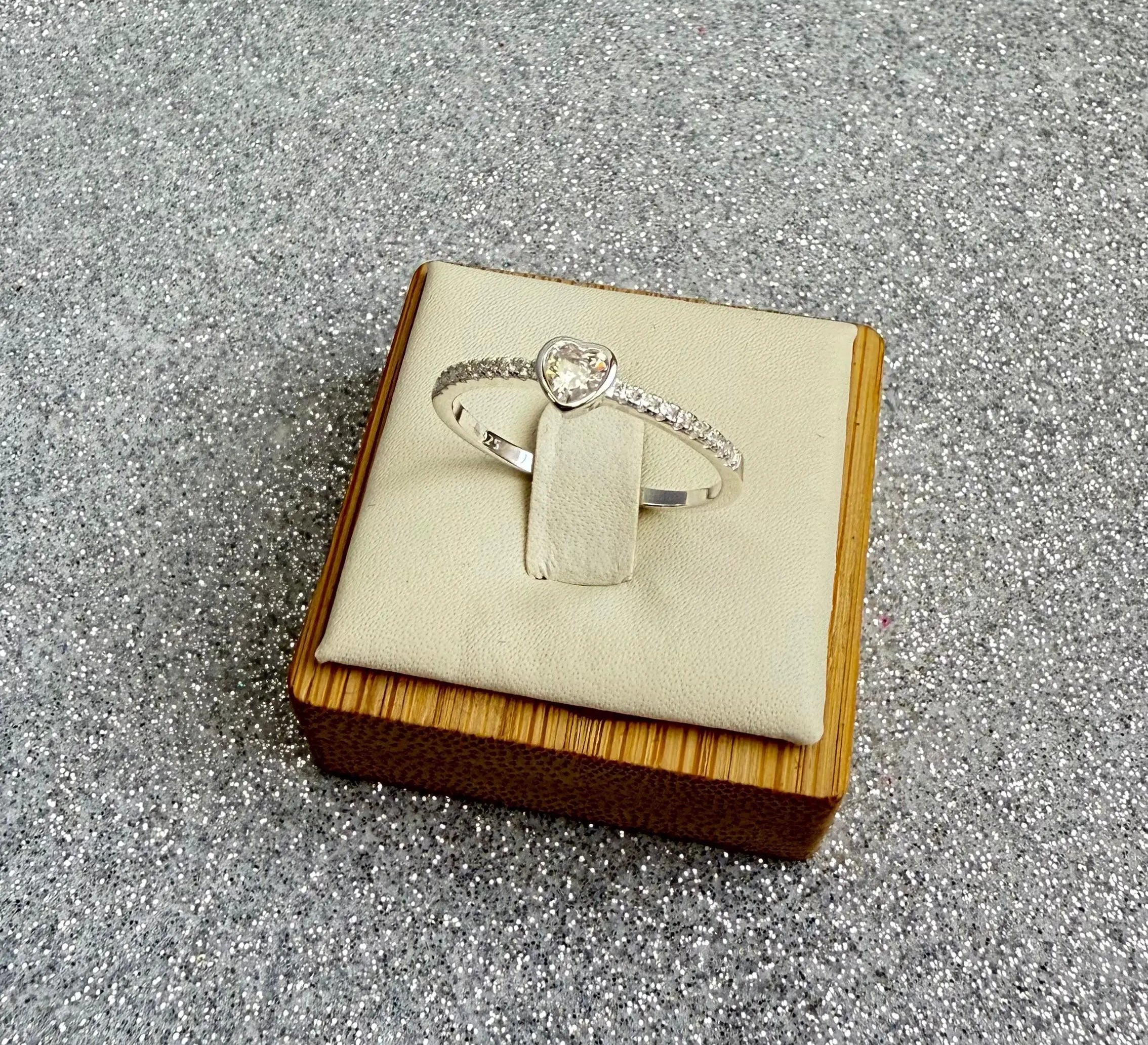Anillo Dama Diseño Corazón Cristal Plata fina ley 925