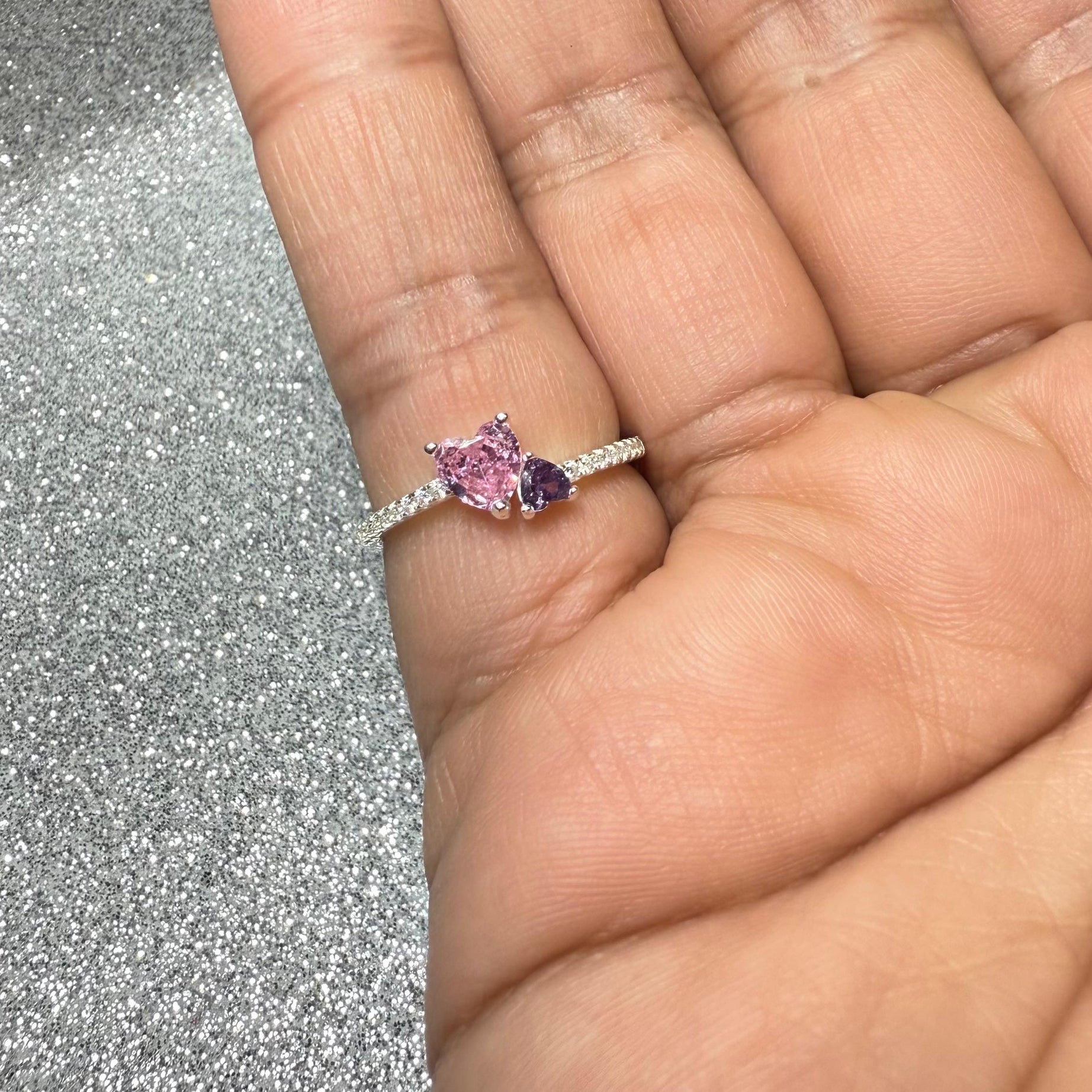 Anillo Dama Diseño Corazón Rosado junto a corazón violeta con microcircones cristal P.925