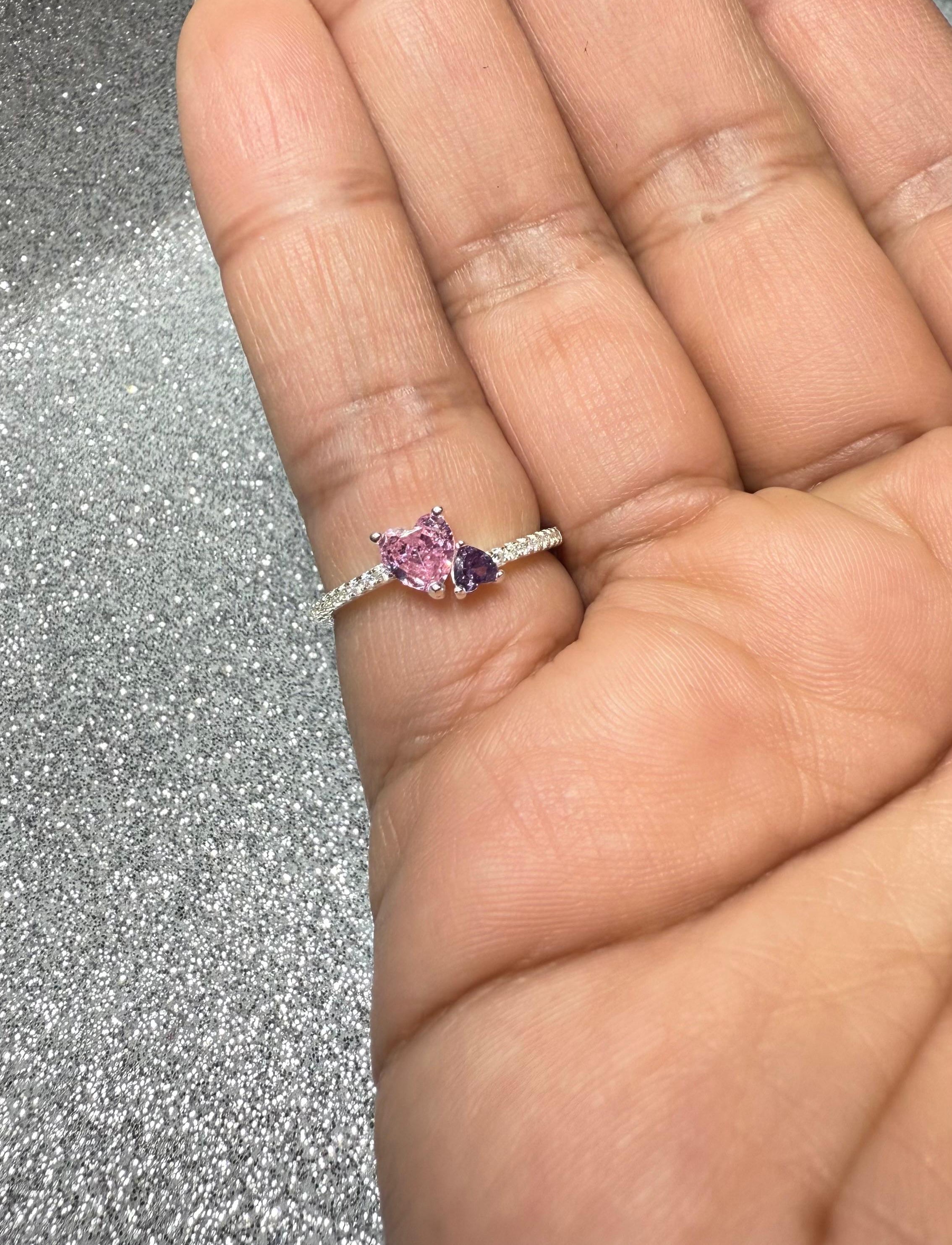 Anillo Dama Diseño Corazón Rosado junto a corazón violeta con microcircones cristal P.925