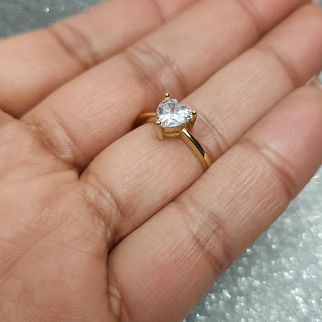 Anillo dama Diseño Corazón Solitario Circón  en Plata 925 con Baño de Oro 18kilates