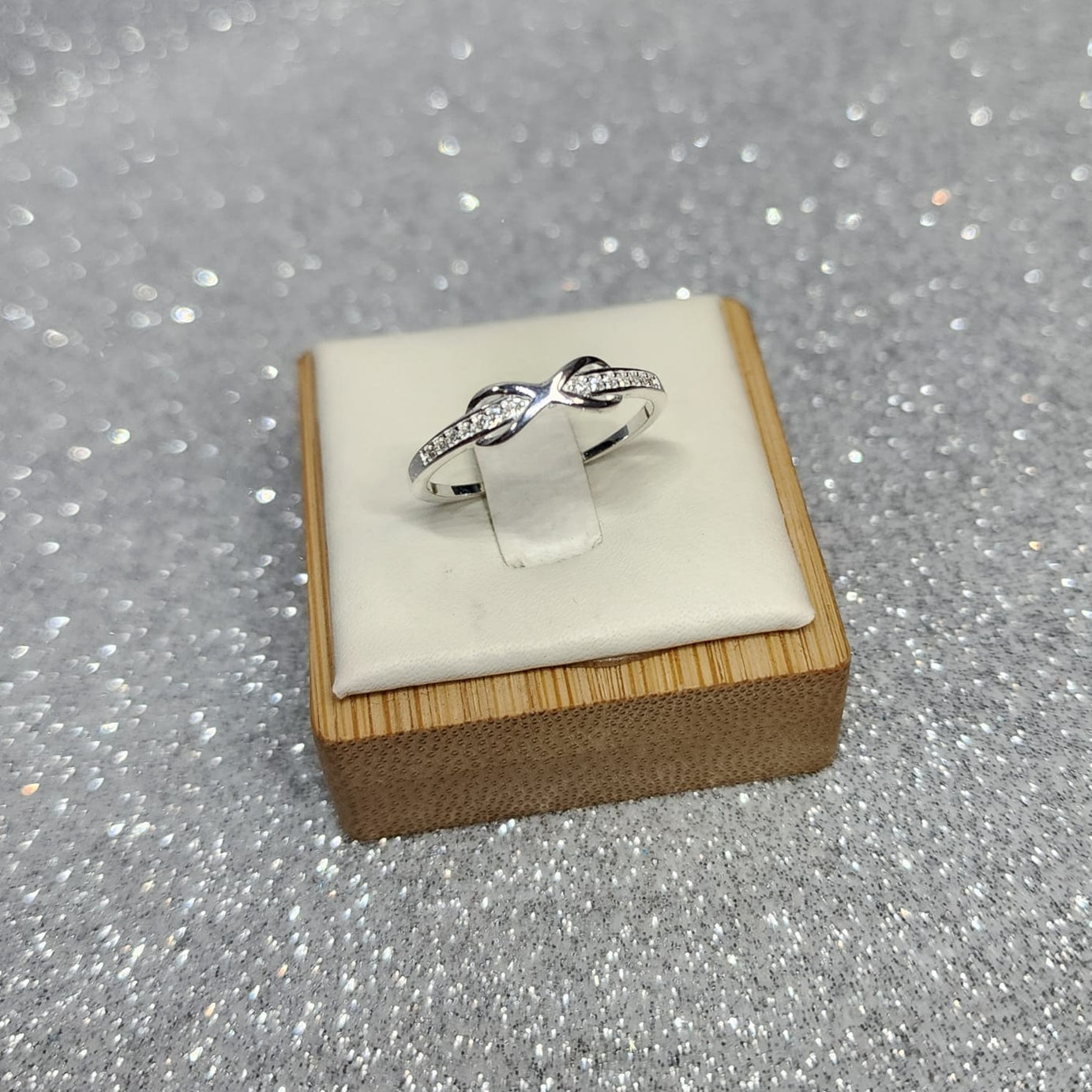 Anillo Dama Diseño Infinito con cintillo Microcircón P.925