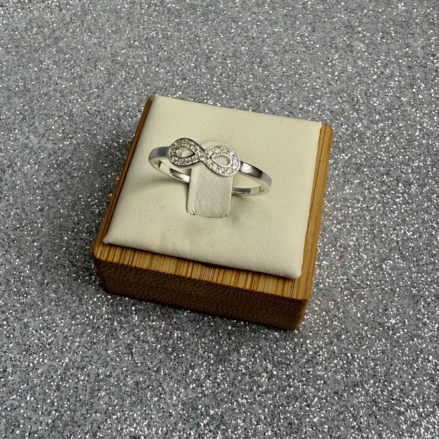 Anillo Dama Diseño Infinito Plata fina ley 925