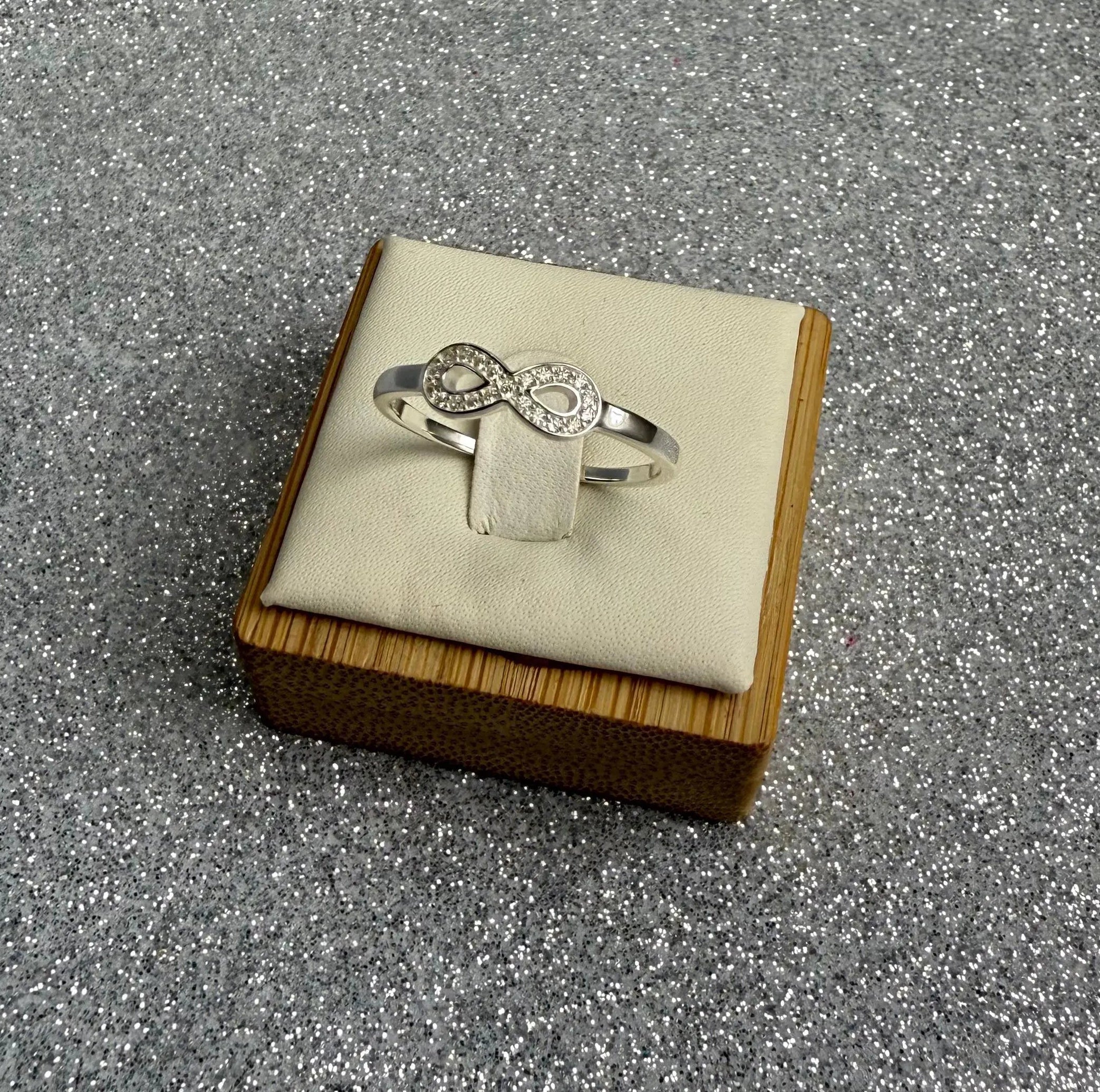 Anillo Dama Diseño Infinito Plata fina ley 925