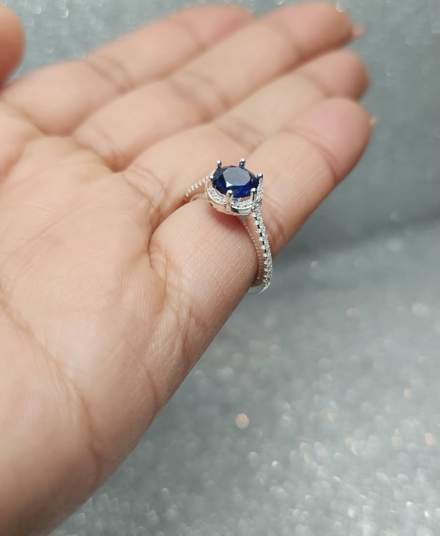 Anillo Dama Diseño Solitario Circón Azul en Plata fina ley 925