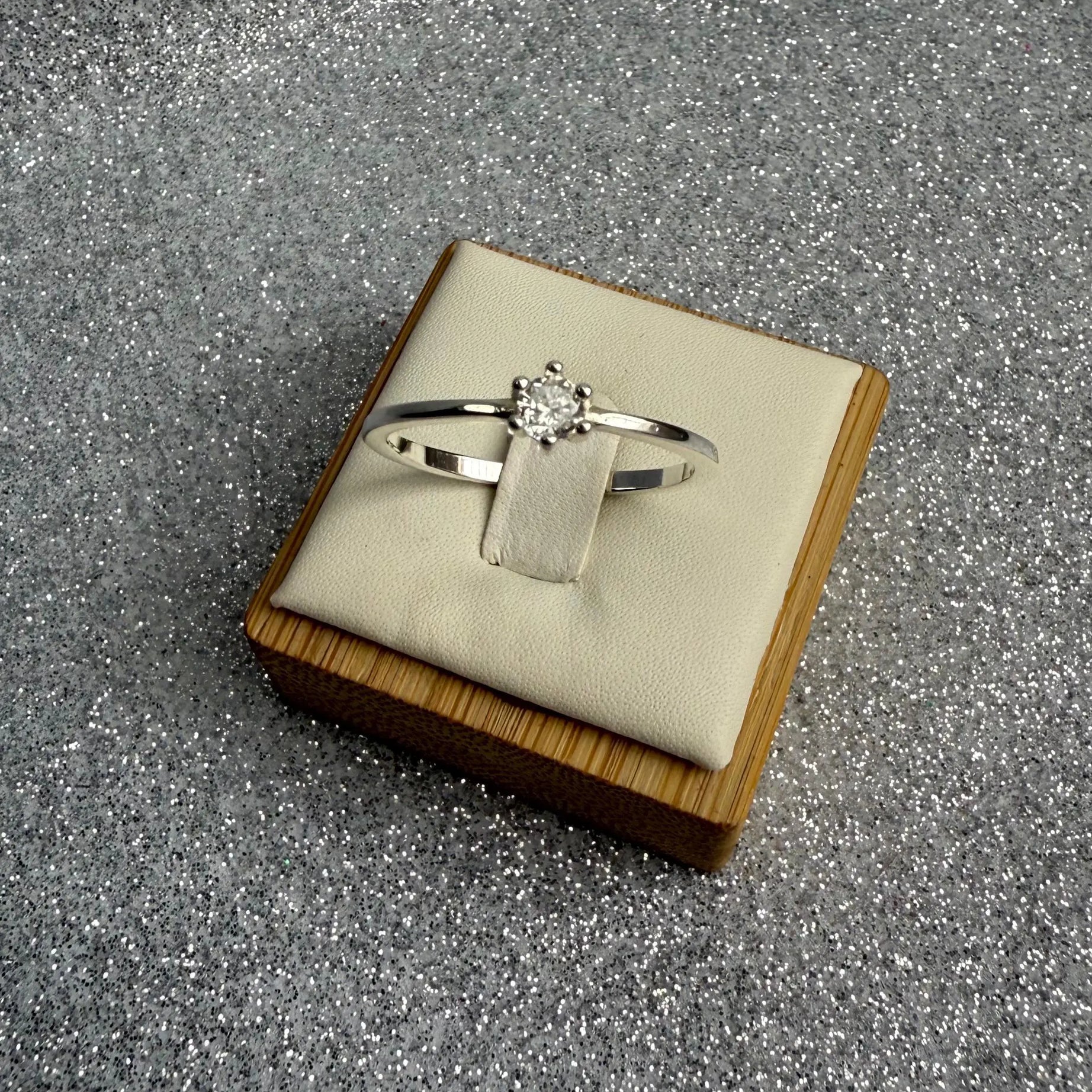 Anillo Dama Diseño Solitario Circón cristal  Plata 925