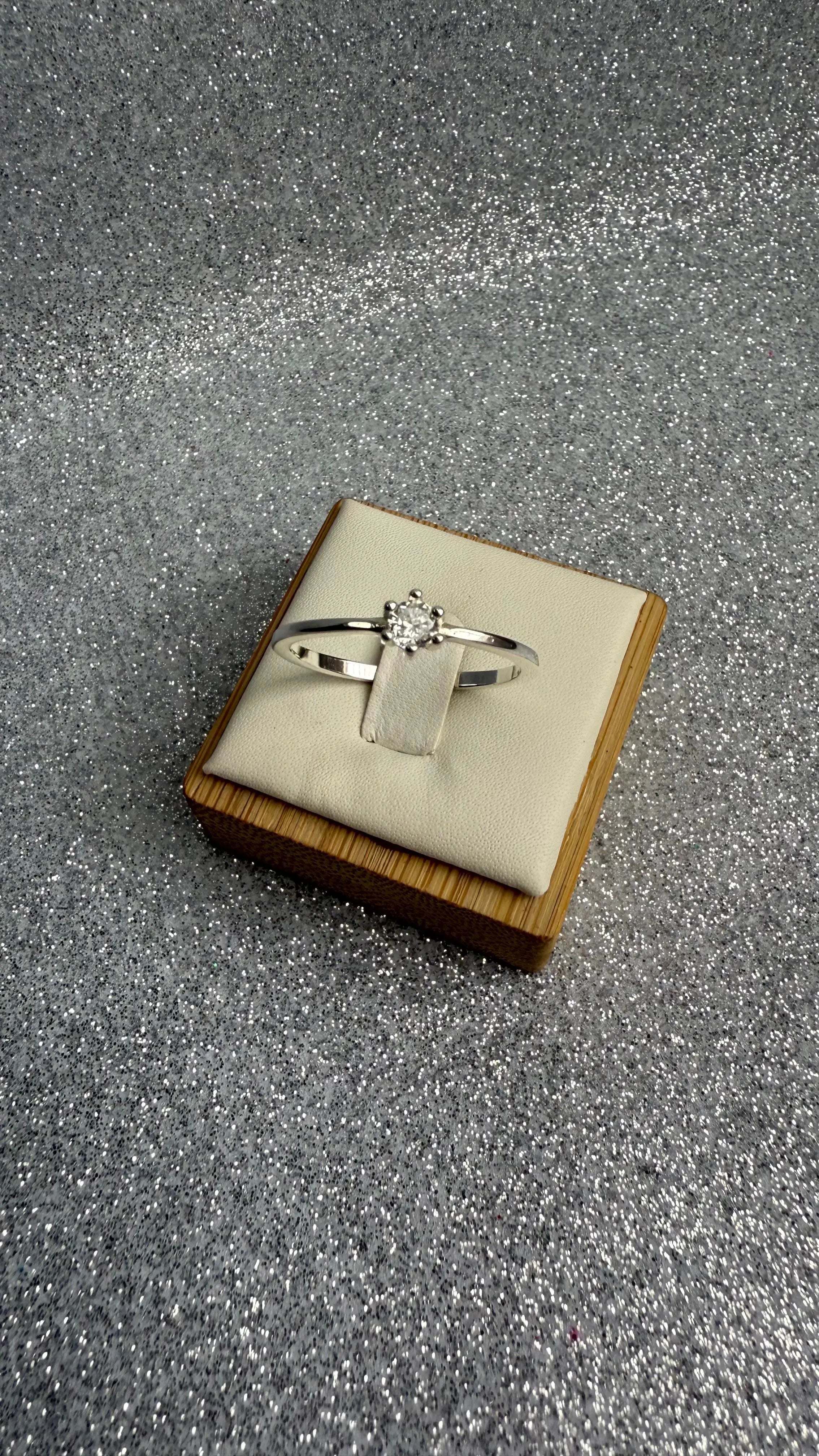 Anillo Dama Diseño Solitario Circón cristal  Plata 925