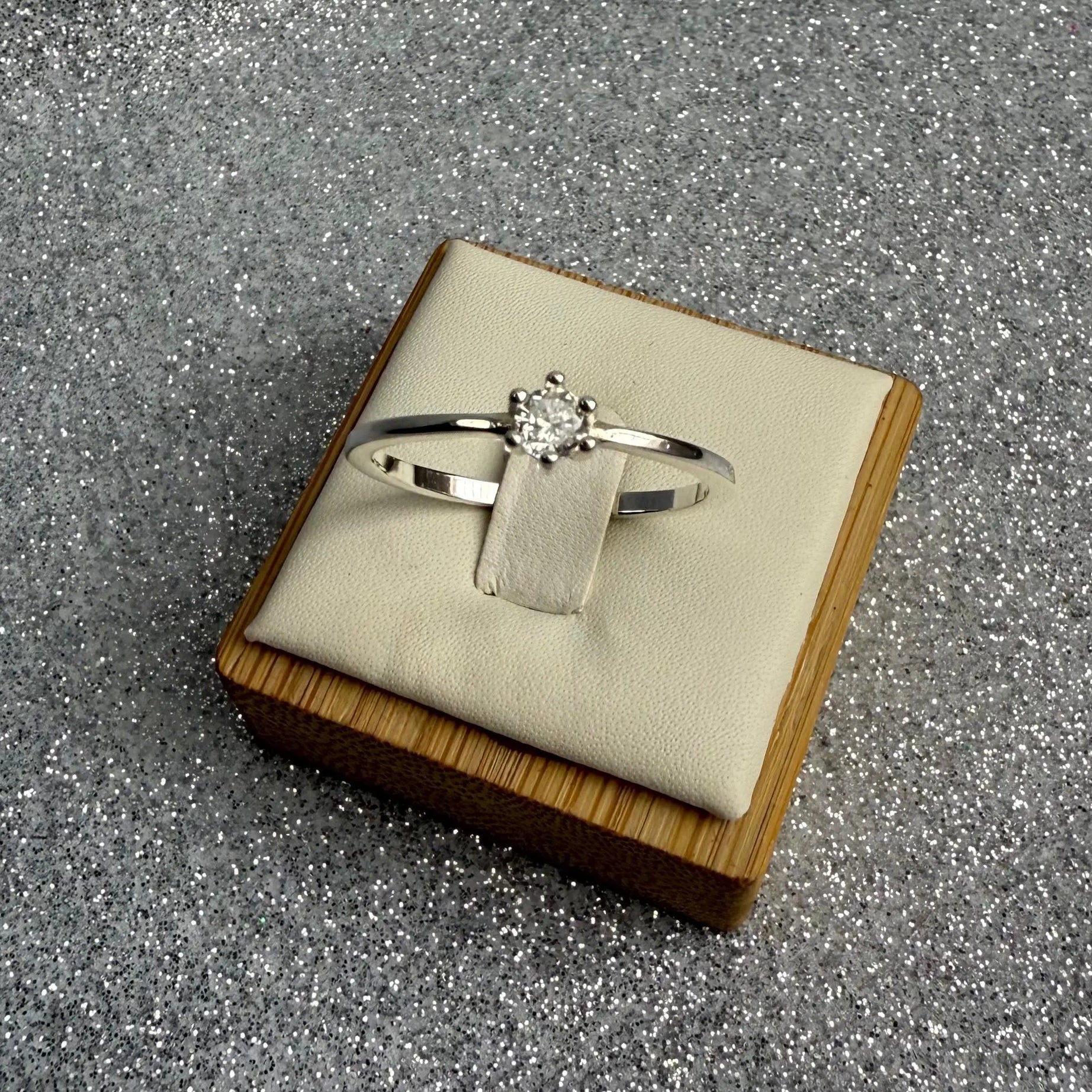 Anillo Dama Diseño Solitario Circón cristal  Plata 925