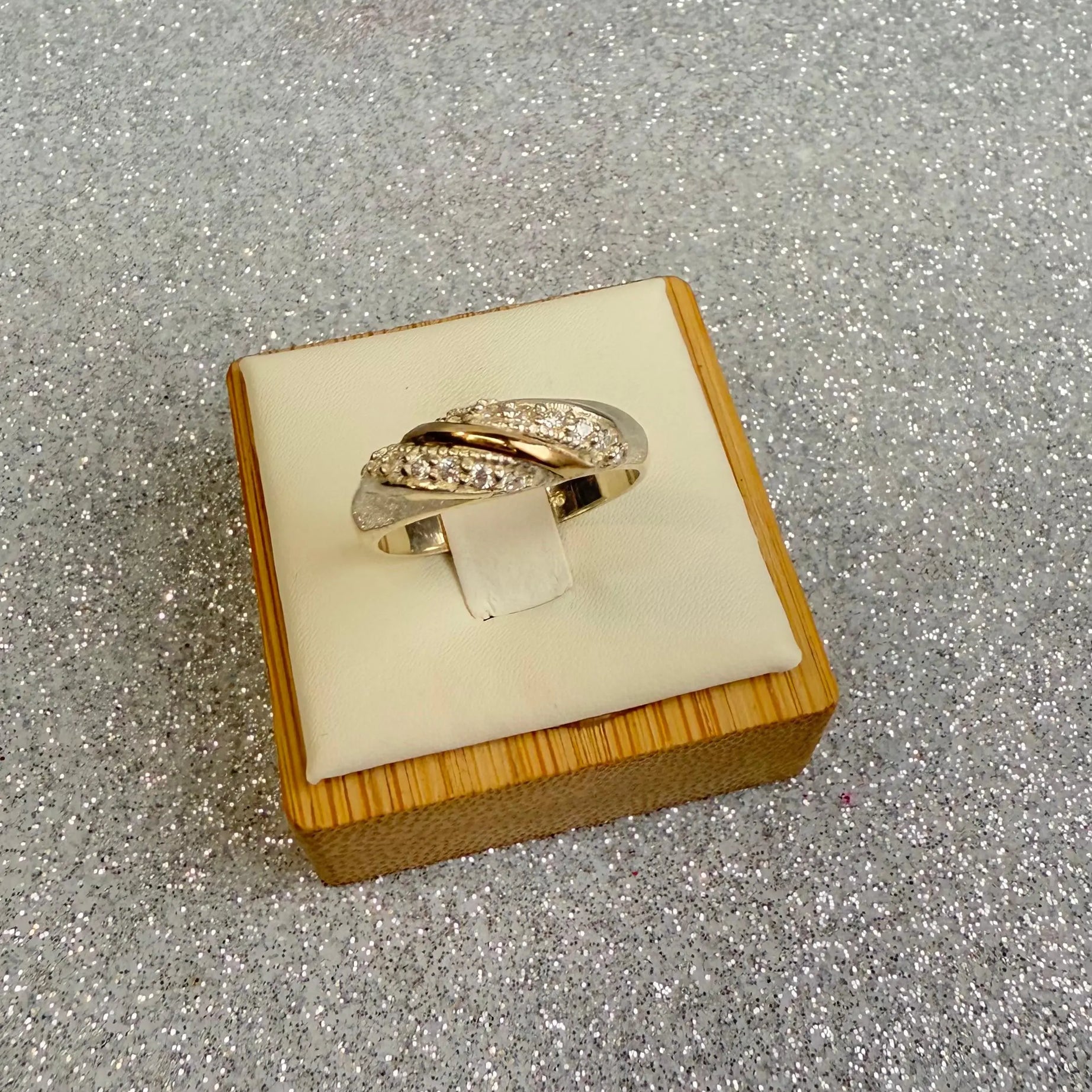 Anillo Dama Diseño cintillo microcircon P.925 con Oro de 14k
