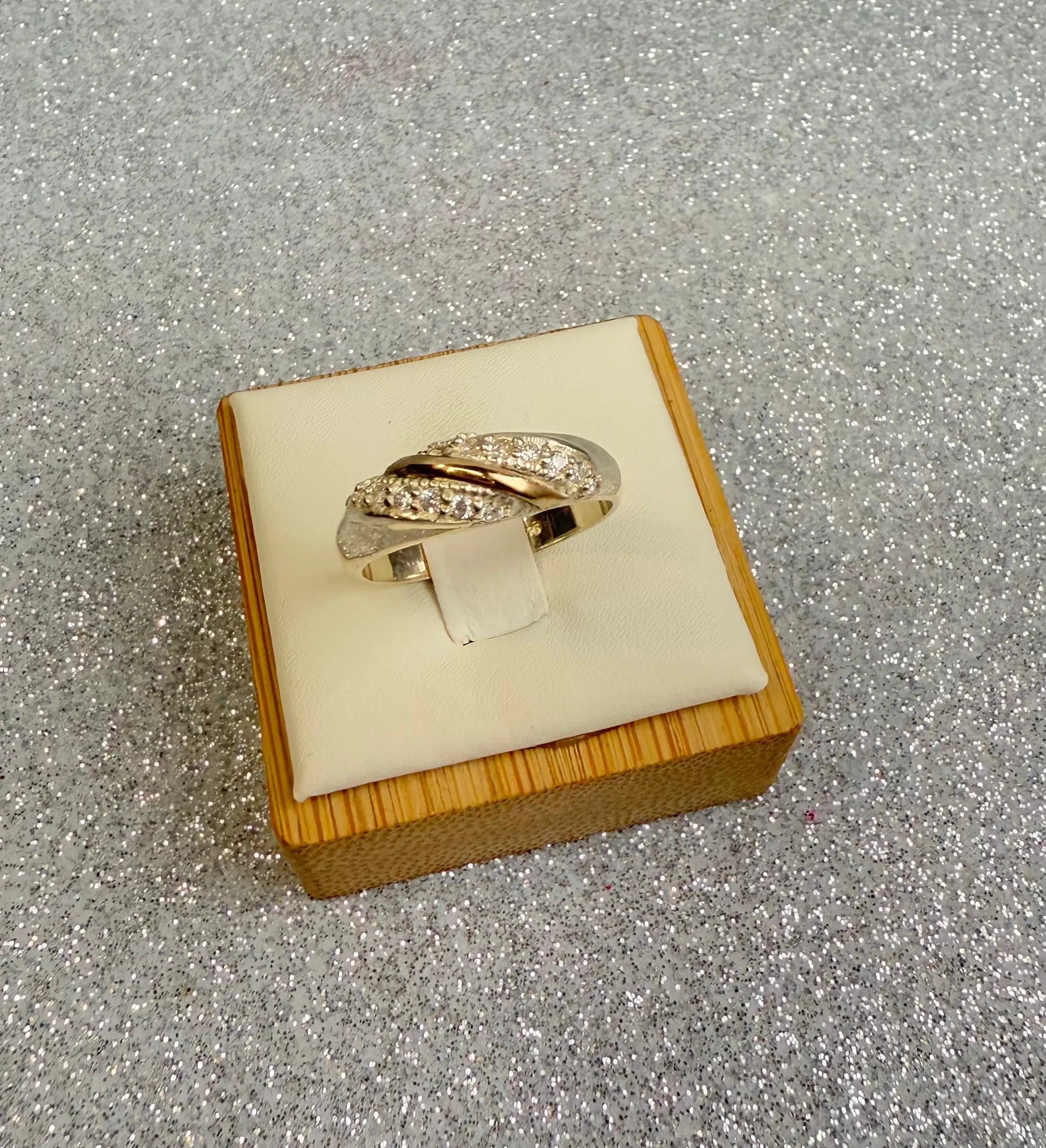 Anillo Dama Diseño cintillo microcircon P.925 con Oro de 14k