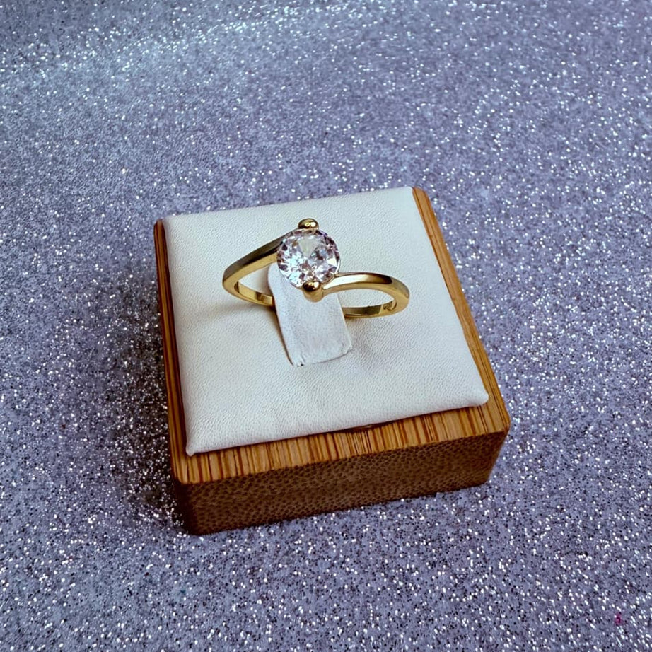Anillo dama Diseño circón en Plata 925 con Baño de Oro 18kilates