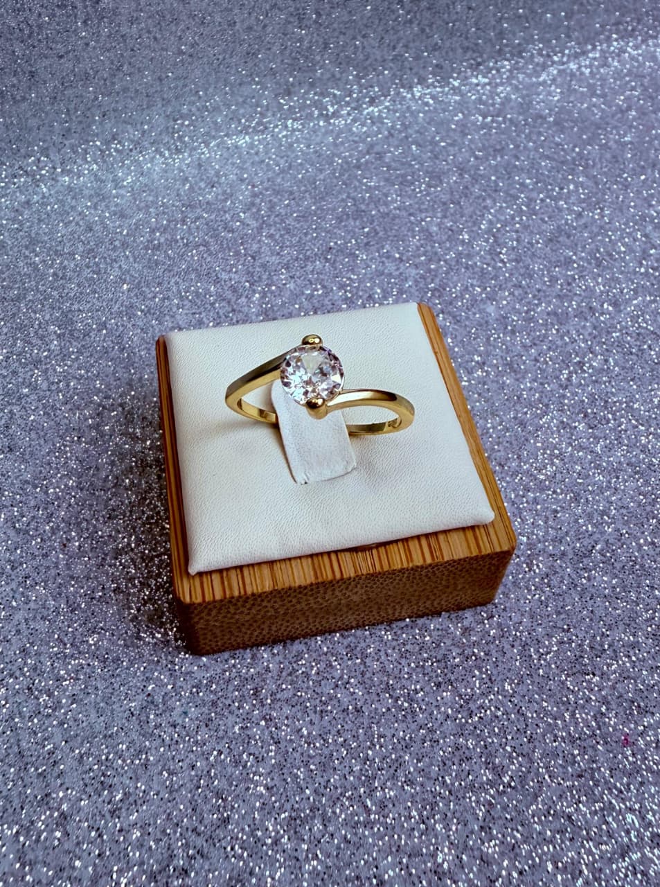 Anillo dama Diseño circón en Plata 925 con Baño de Oro 18kilates