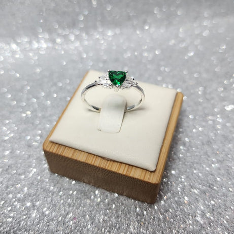 Anillo Dama Diseño Corazón Verde esmeralda con microcircones P.925