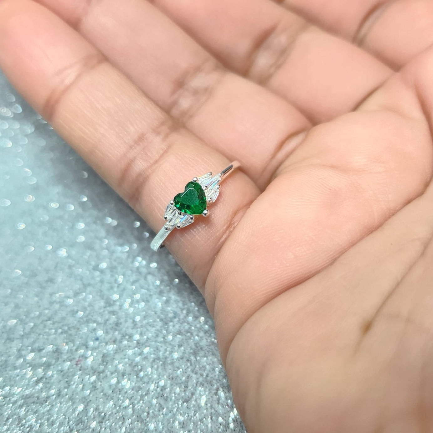 Anillo Dama Diseño Corazón Verde esmeralda con microcircones P.925