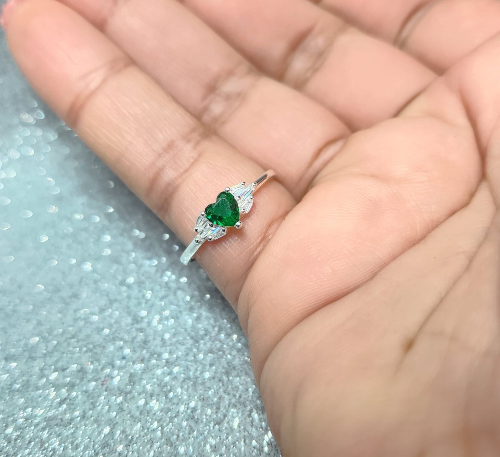 Anillo Dama Diseño Corazón Verde esmeralda con microcircones P.925