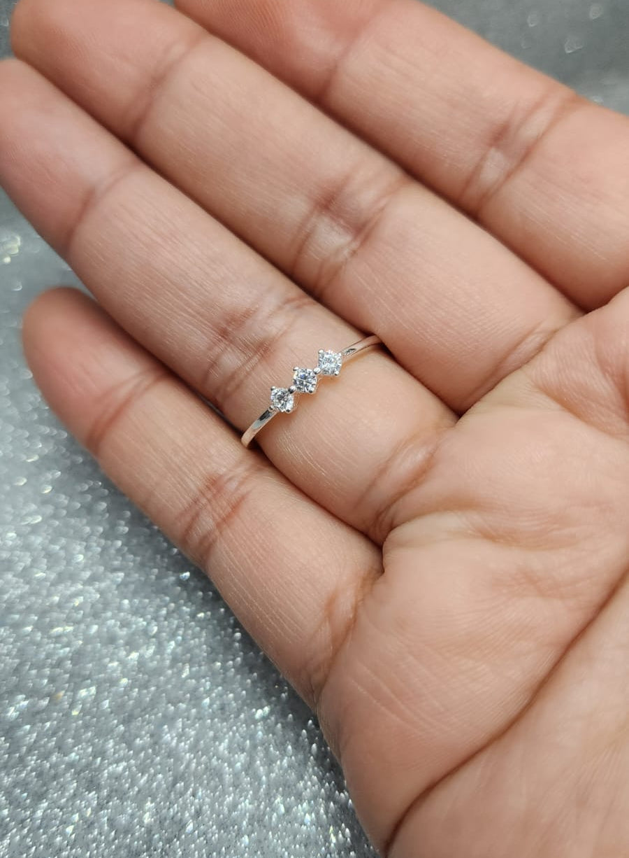 Anillo Dama Diseño tres circones P.925