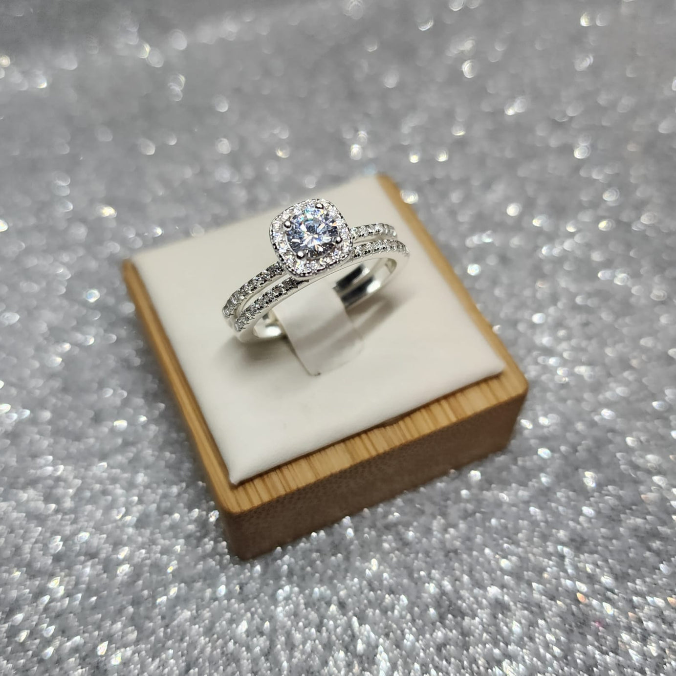 Anillo Dama Doble Diseño Circón con banda de microcircon P.925