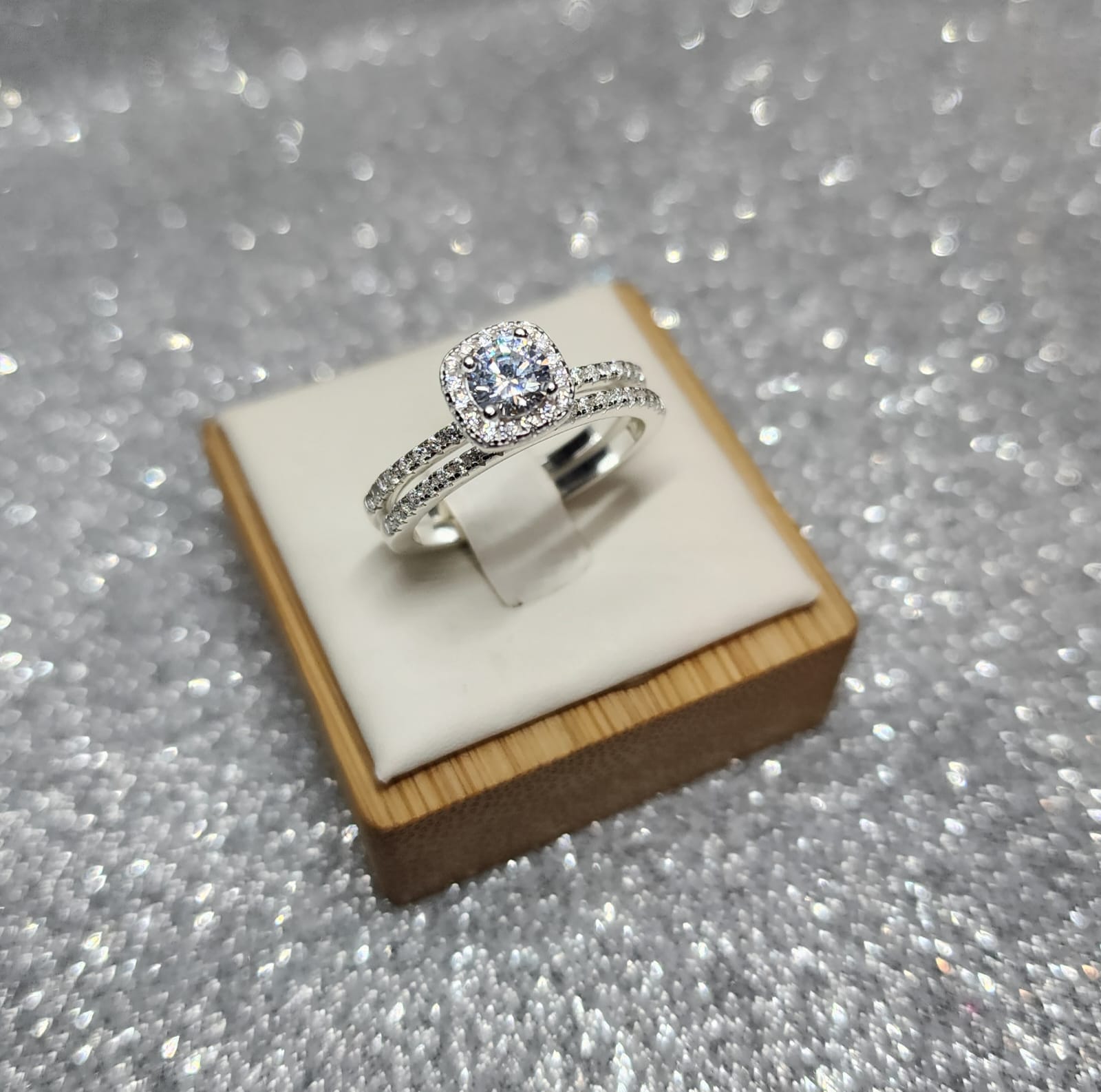 Anillo Dama Doble Diseño Circón con banda de microcircon P.925