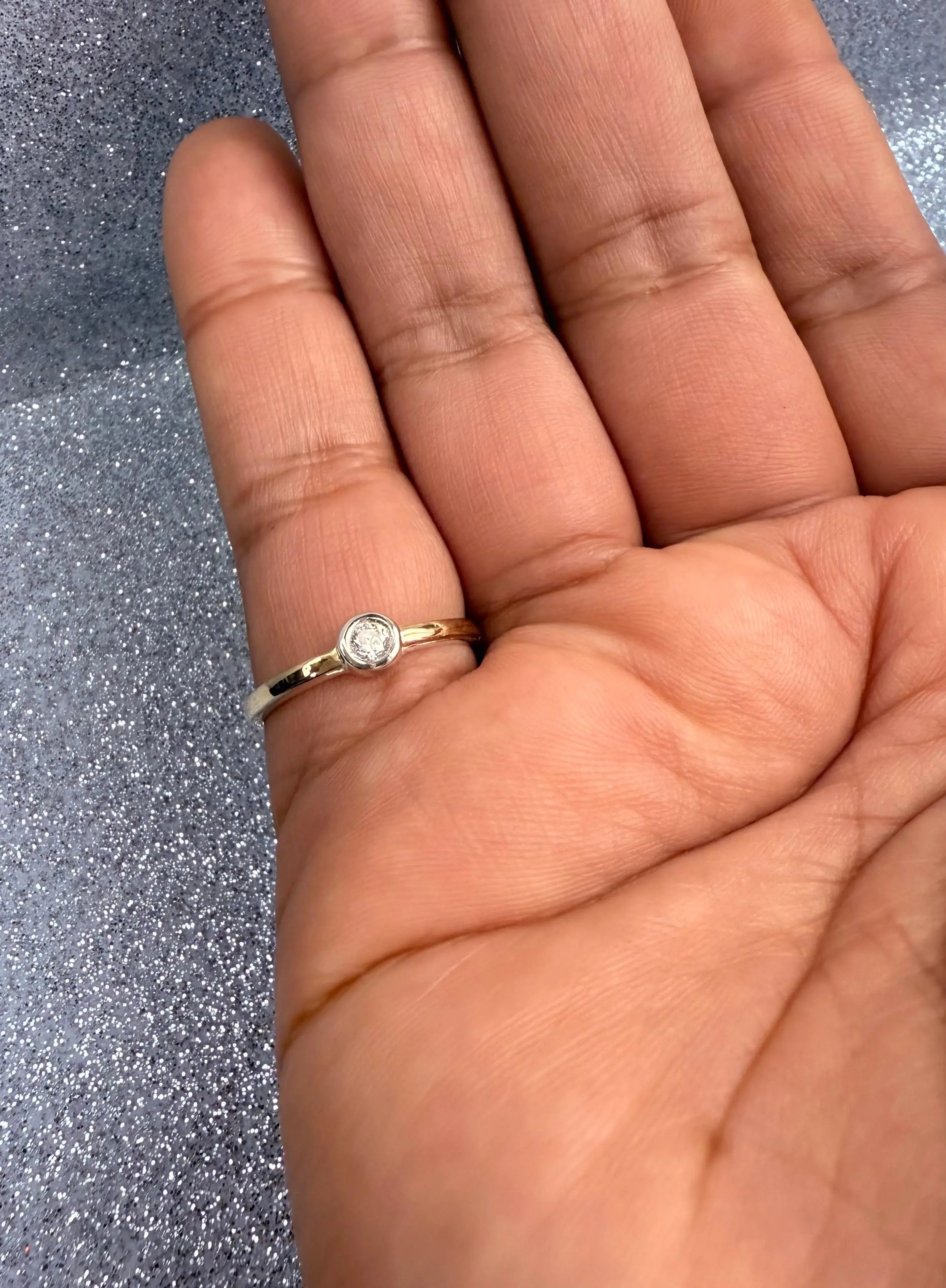 Anillo Dama Diseño Punto de luz circon