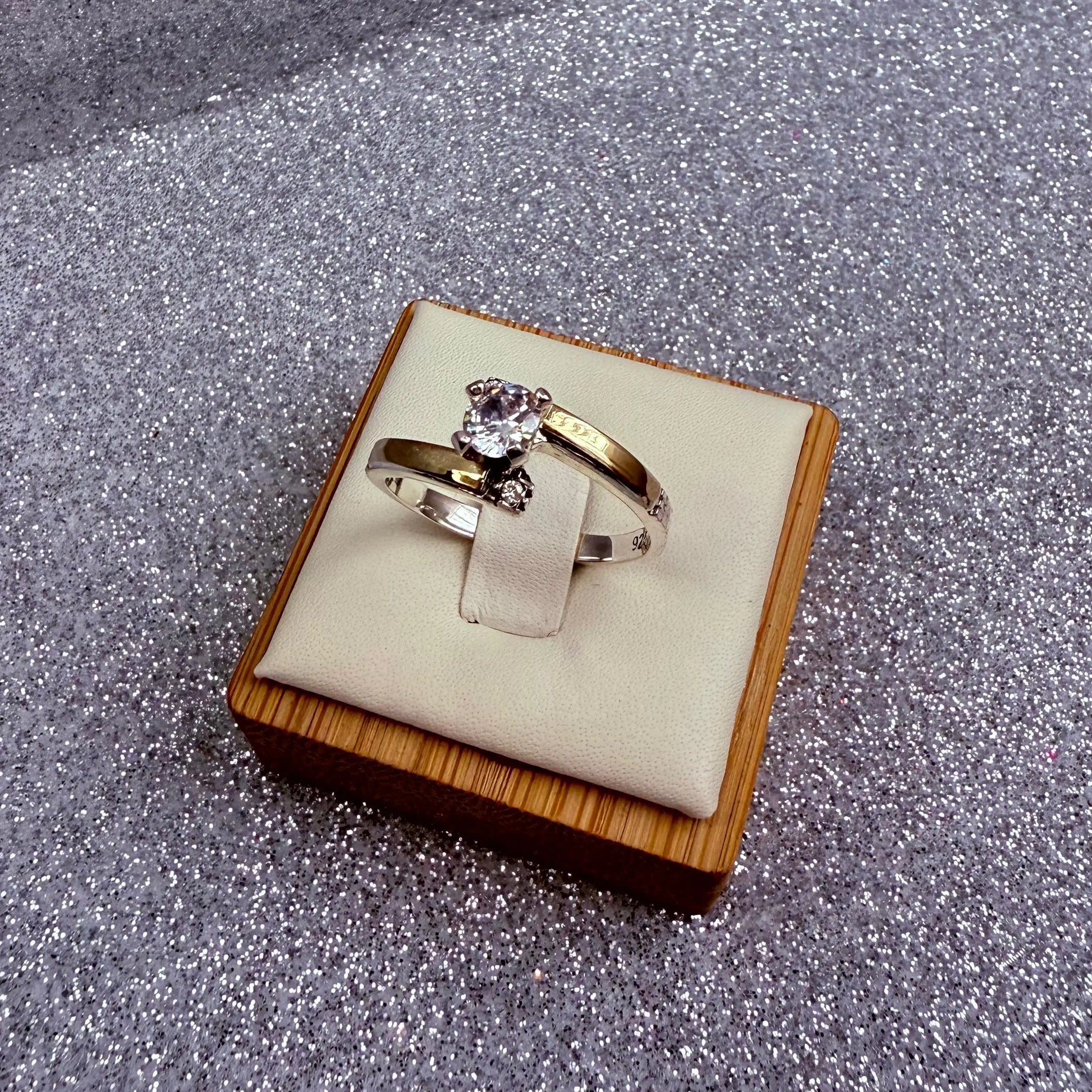 Anillo Dama Diseño brazo abierto Circón