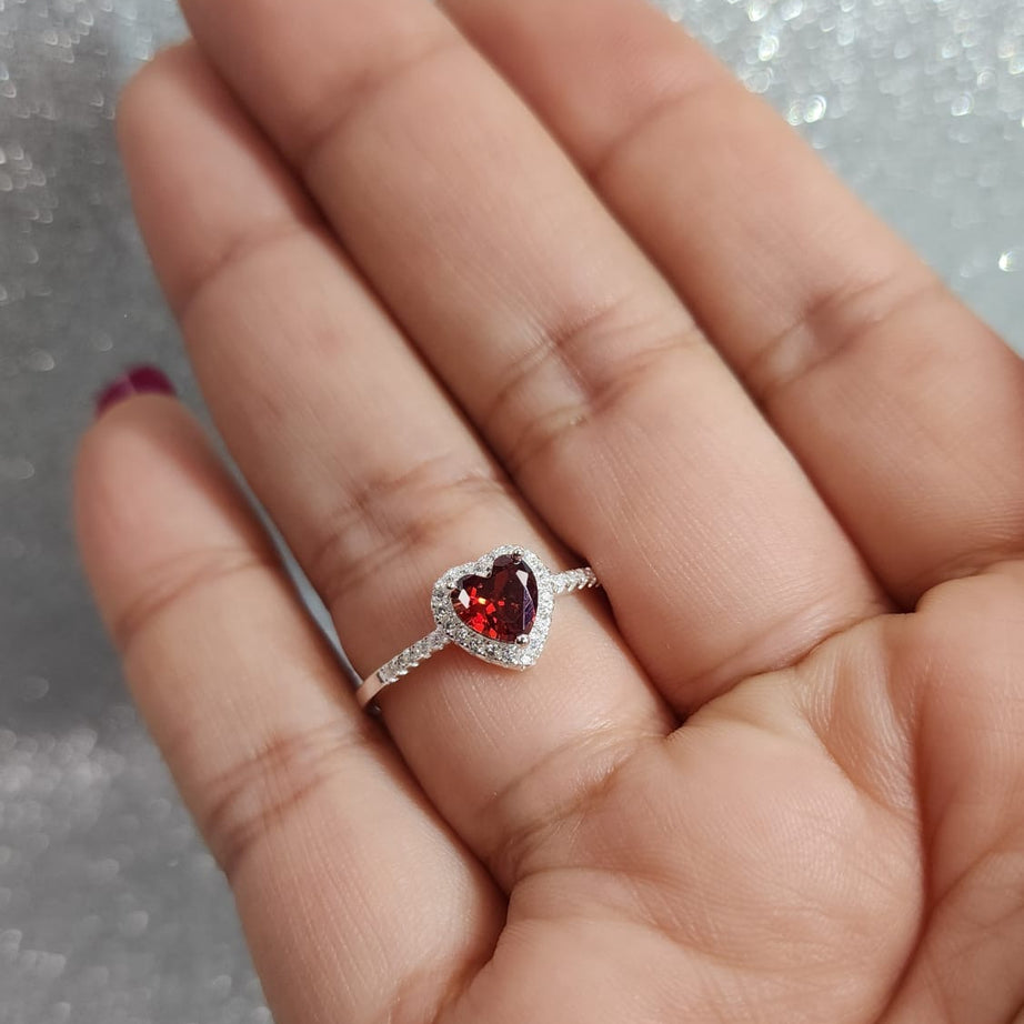 Anillo Dama diseño Corazón Circón Rojo Grande con incrustación de Microcircones