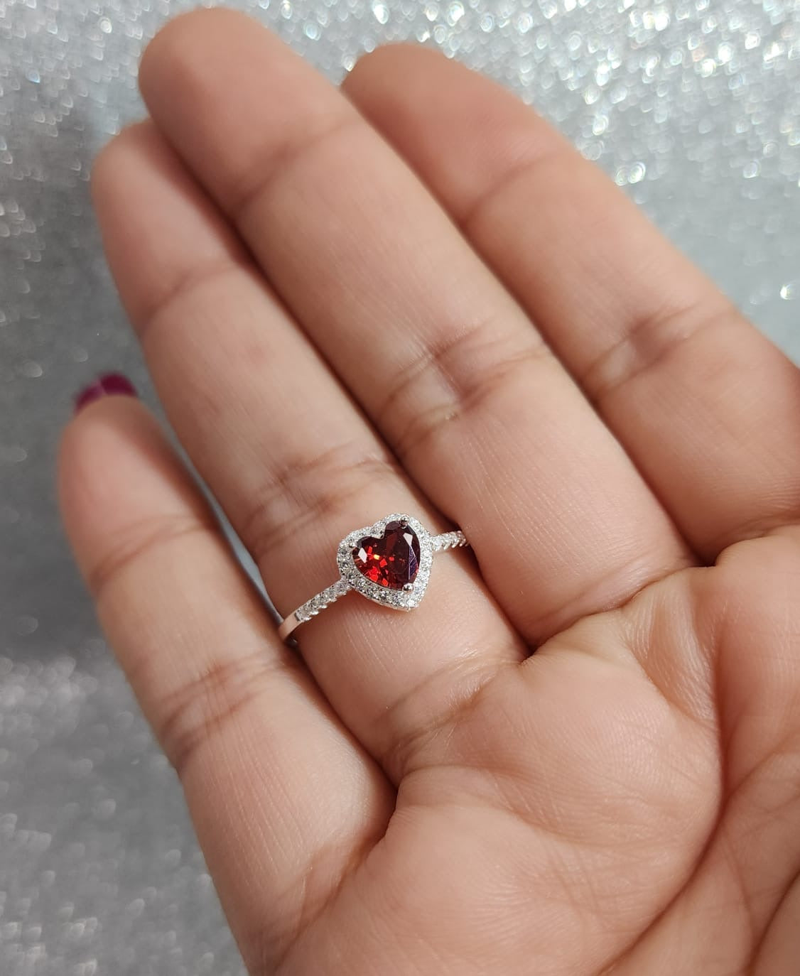 Anillo Dama diseño Corazón Circón Rojo Grande con incrustación de Microcircones