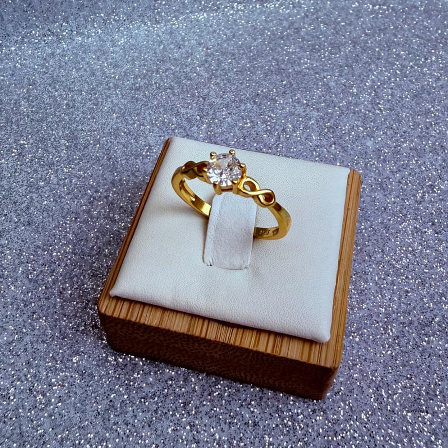 Anillo dama Diseño Infinito Circón  en Plata 925 con Baño de Oro 18kilates
